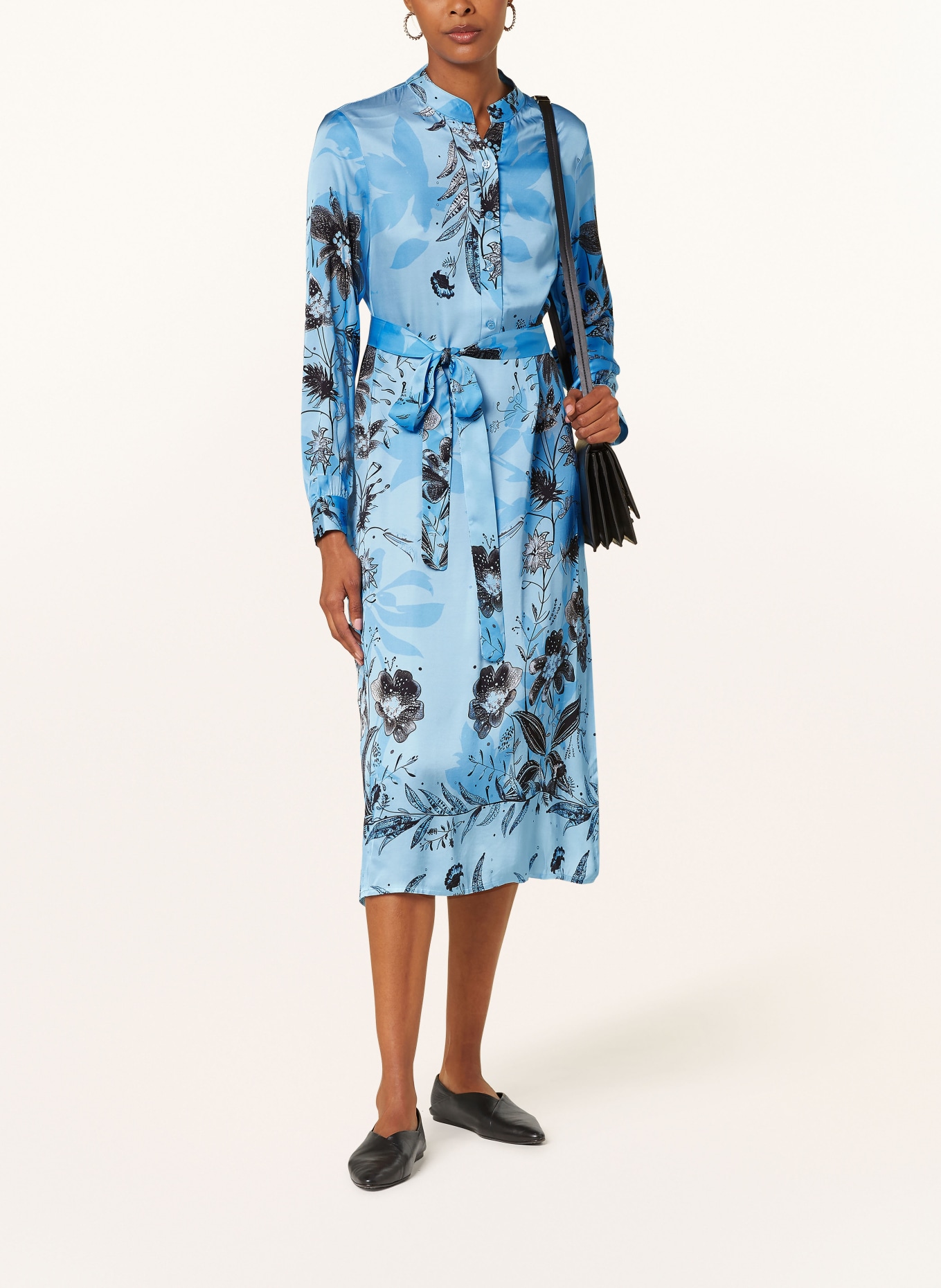 miss goodlife Satin dress: BLACK / LIGHT BLUE