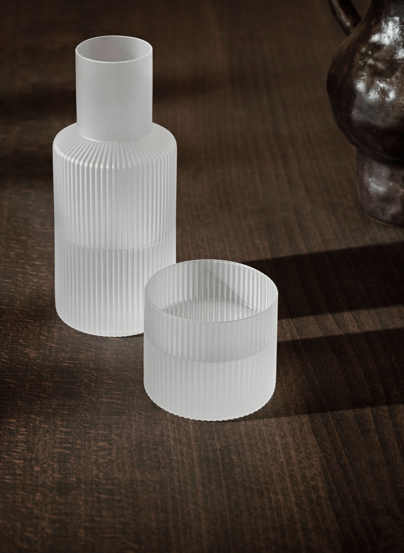 Ferm LIVING Set RIPPLE SMALL: Carafe and glass, Color: WHITE (Image 3)