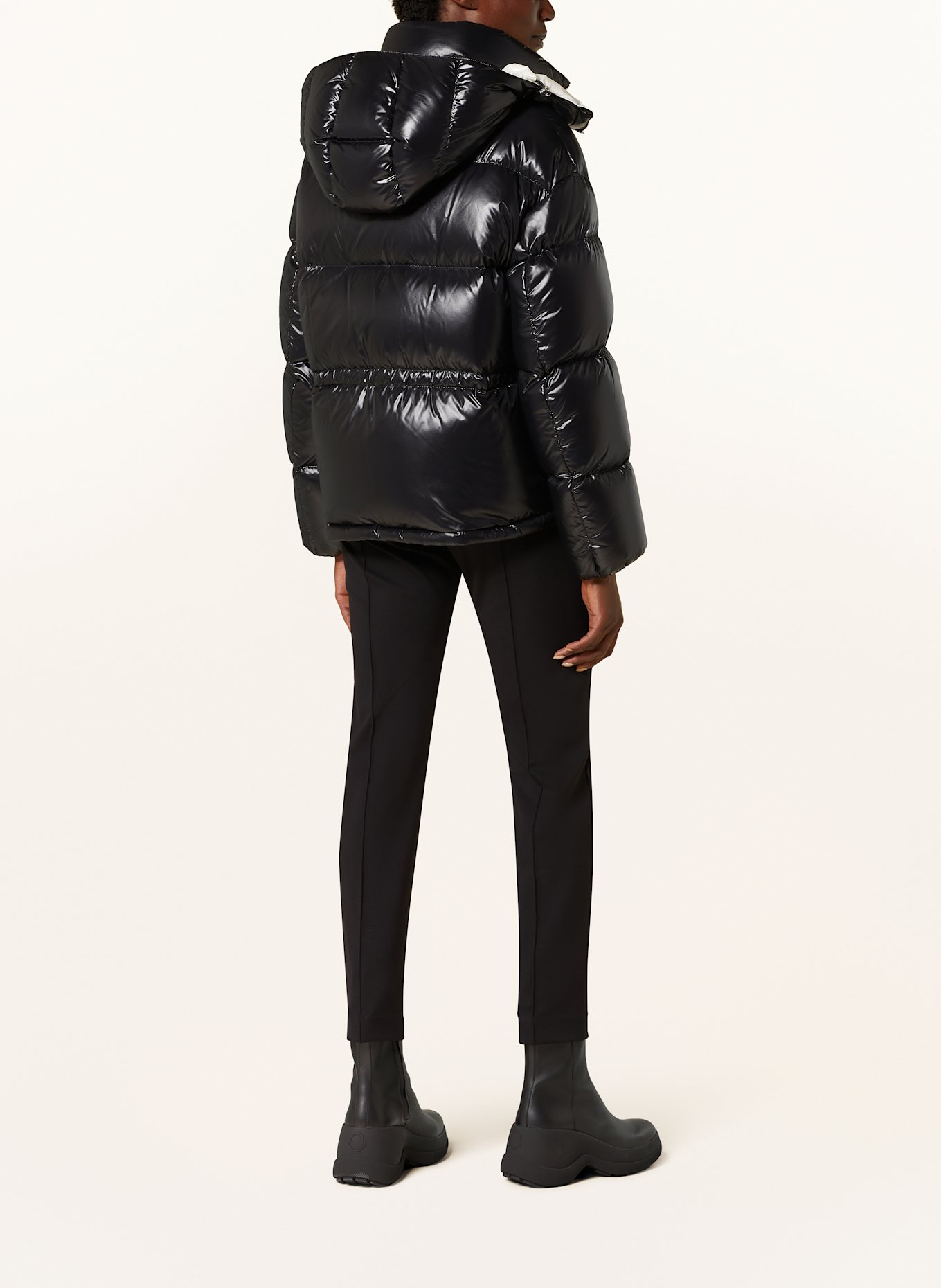 MONCLER Péřová bunda ABBAYE s odnímatelnou kapucí: ČERNÁ