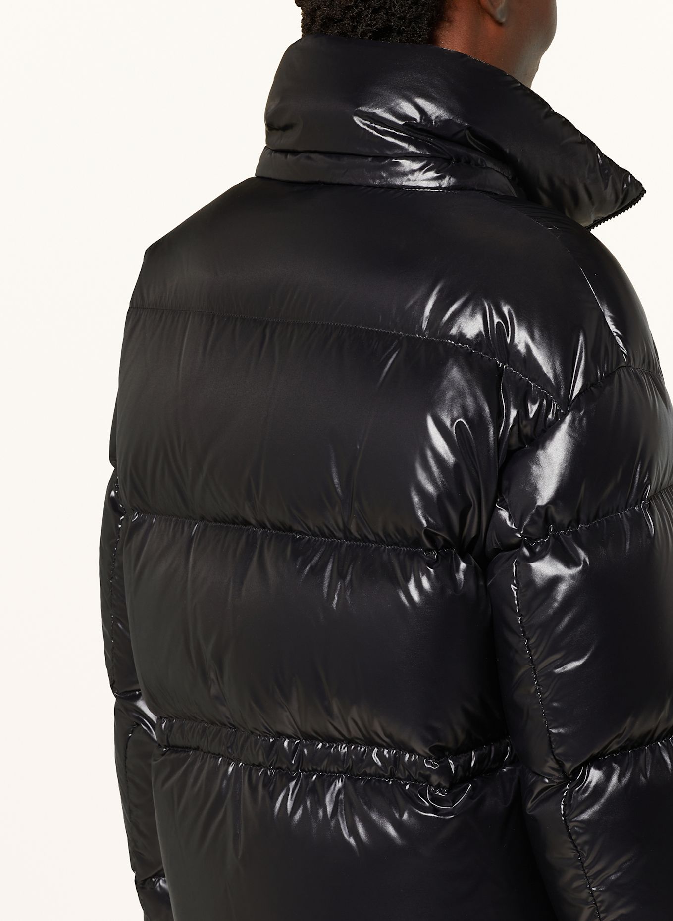MONCLER Péřová bunda ABBAYE s odnímatelnou kapucí: ČERNÁ