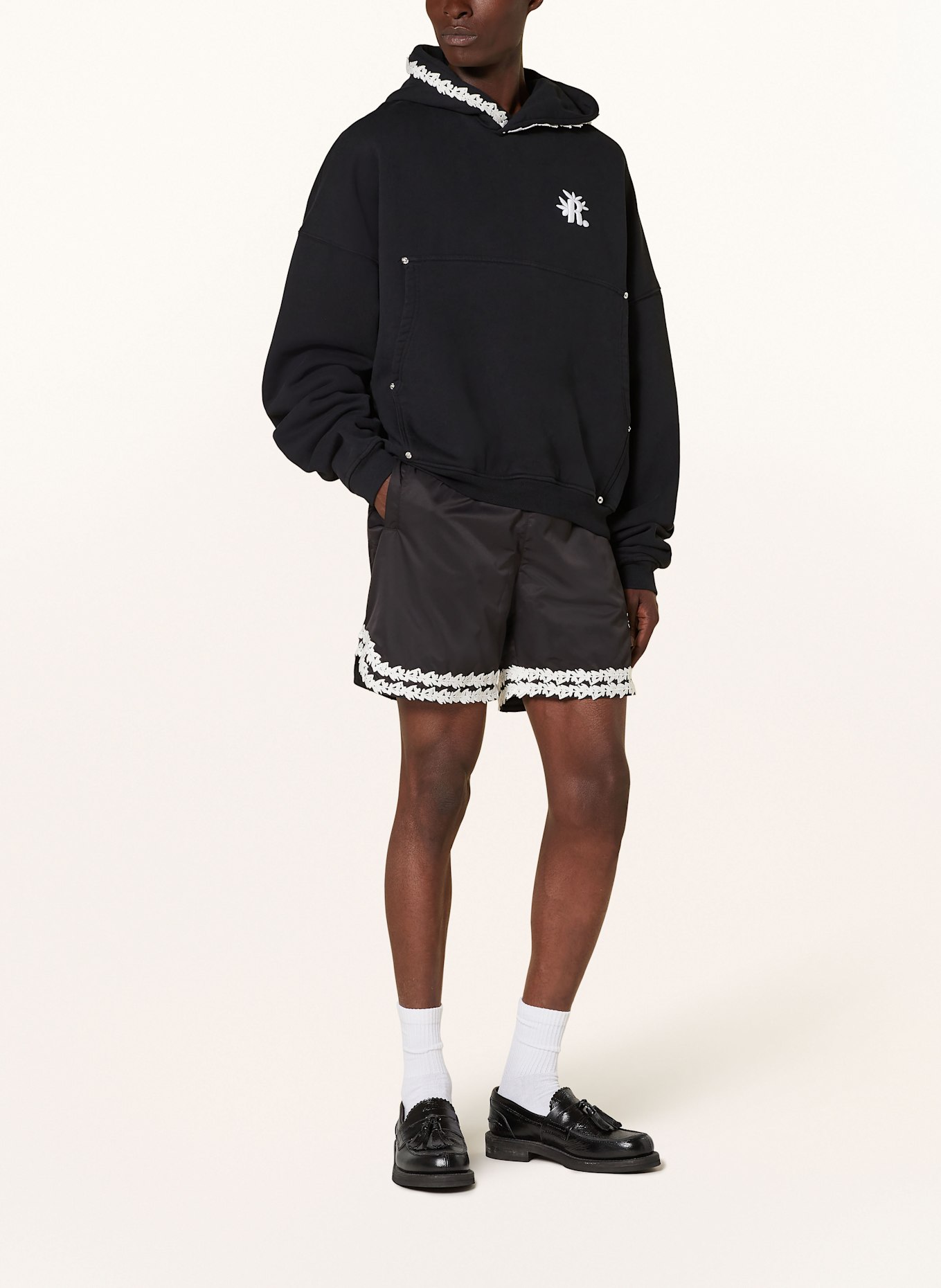 rough. Šortky: ČERNÁ / BÍLÁ