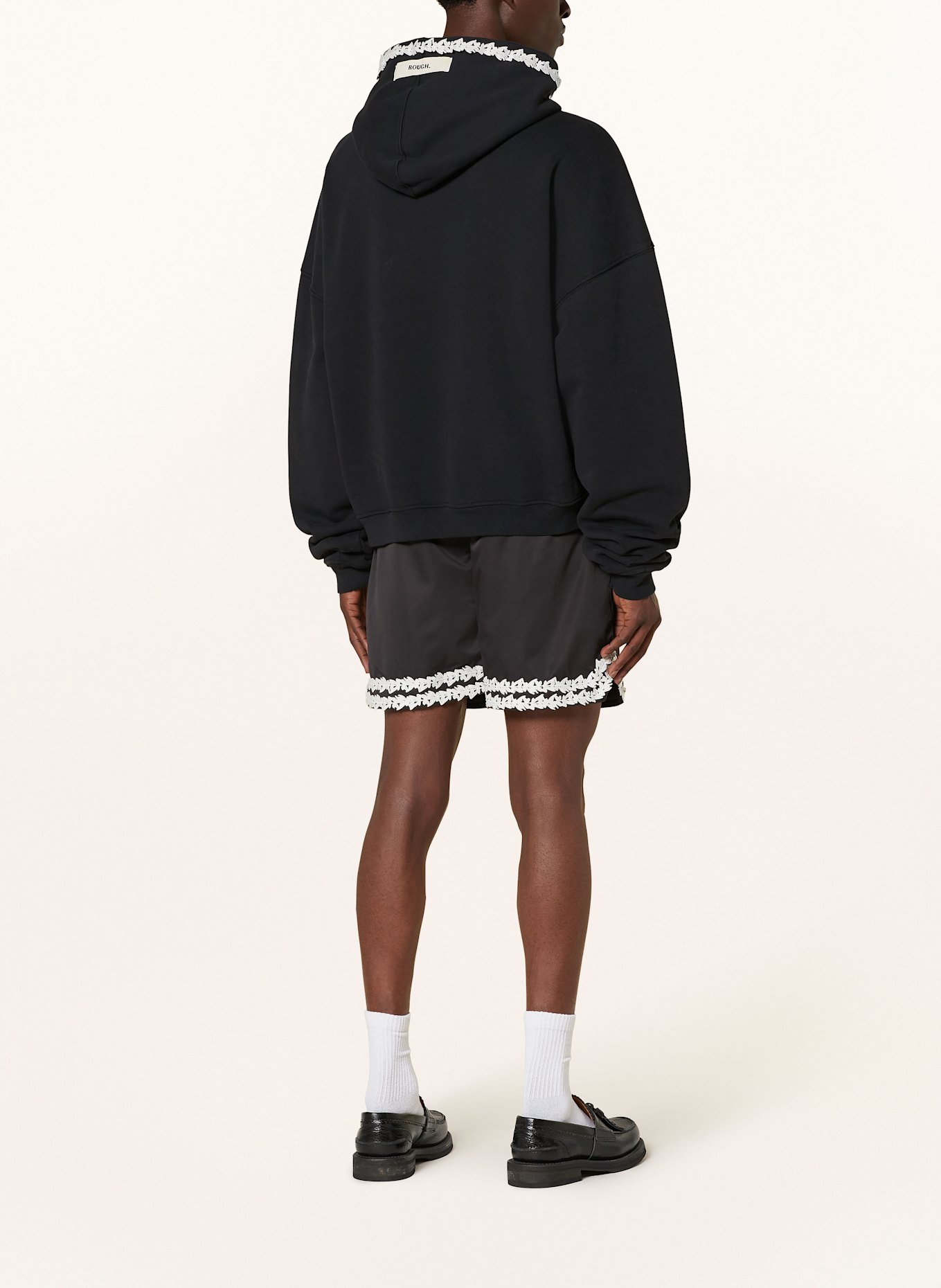 rough. Šortky: ČERNÁ / BÍLÁ