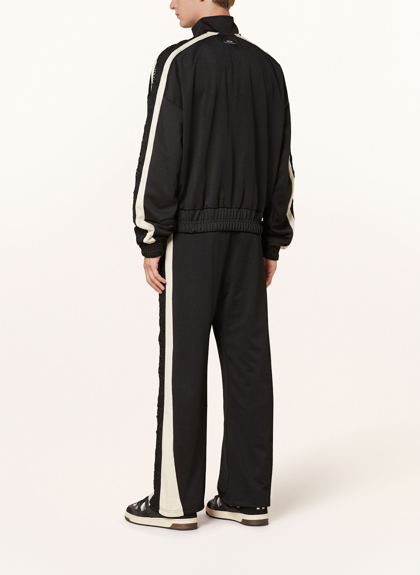 rough. Track Pants CREST mit Galonstreifen und Spitze, Farbe: SCHWARZ (Bild 3)