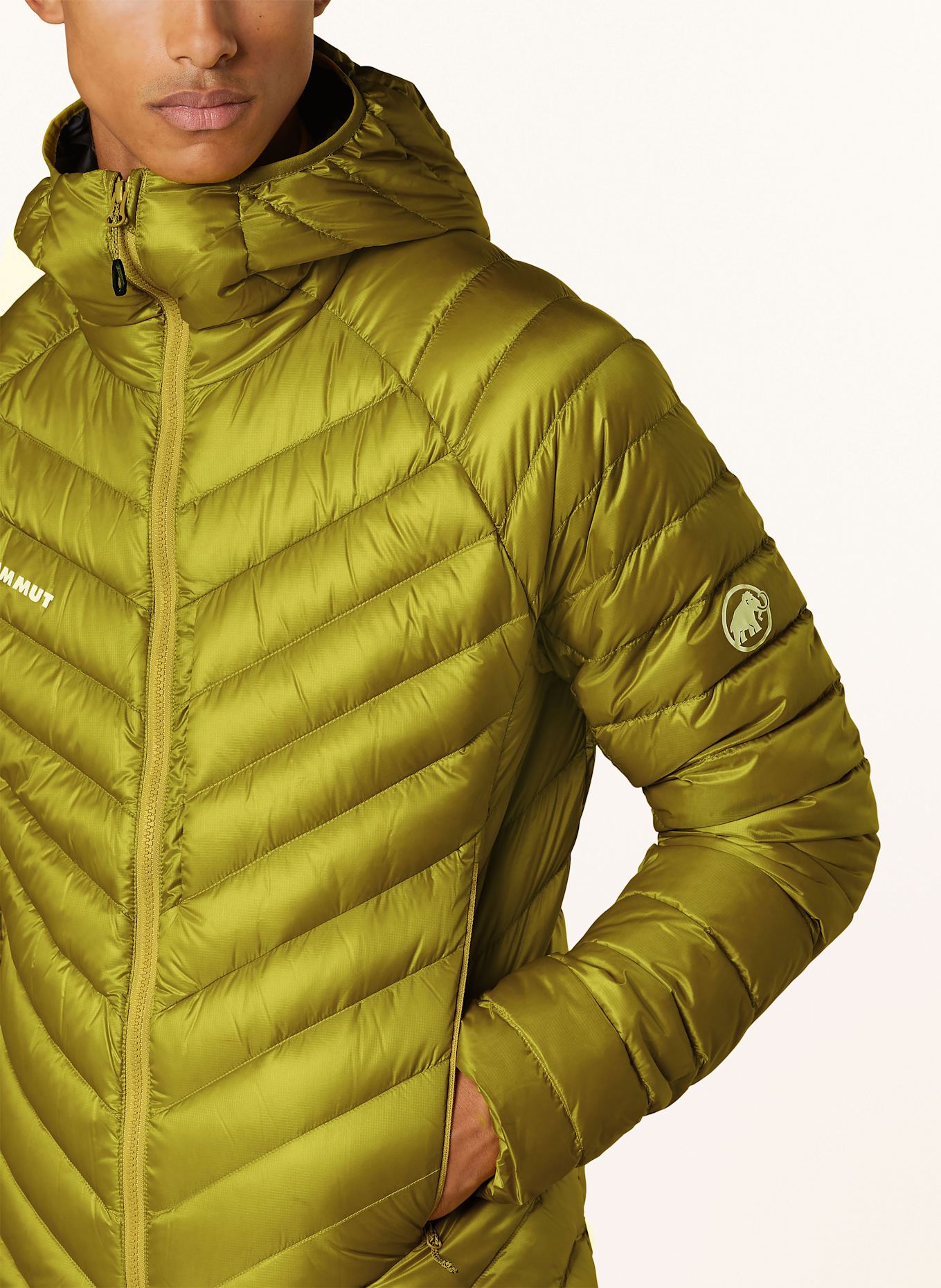 MAMMUT BROAD PEAK IN down jacket in light green