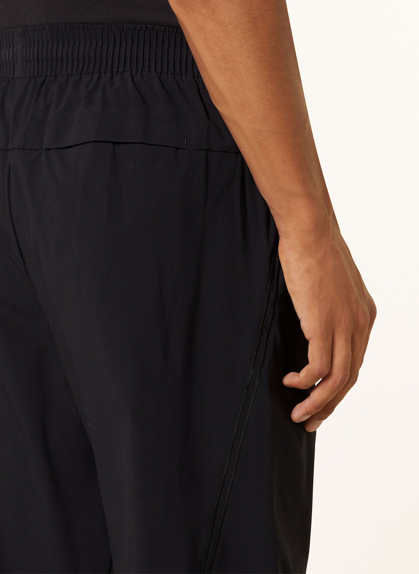 On FOCUS training pants in black