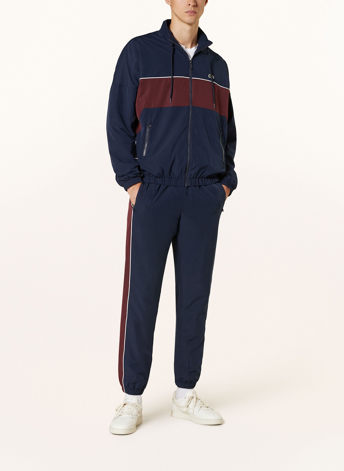 LACOSTE Spodnie dresowe regular fit, Kolor: GRANATOWY/ CIEMNOCZERWONY (Obrazek 2)