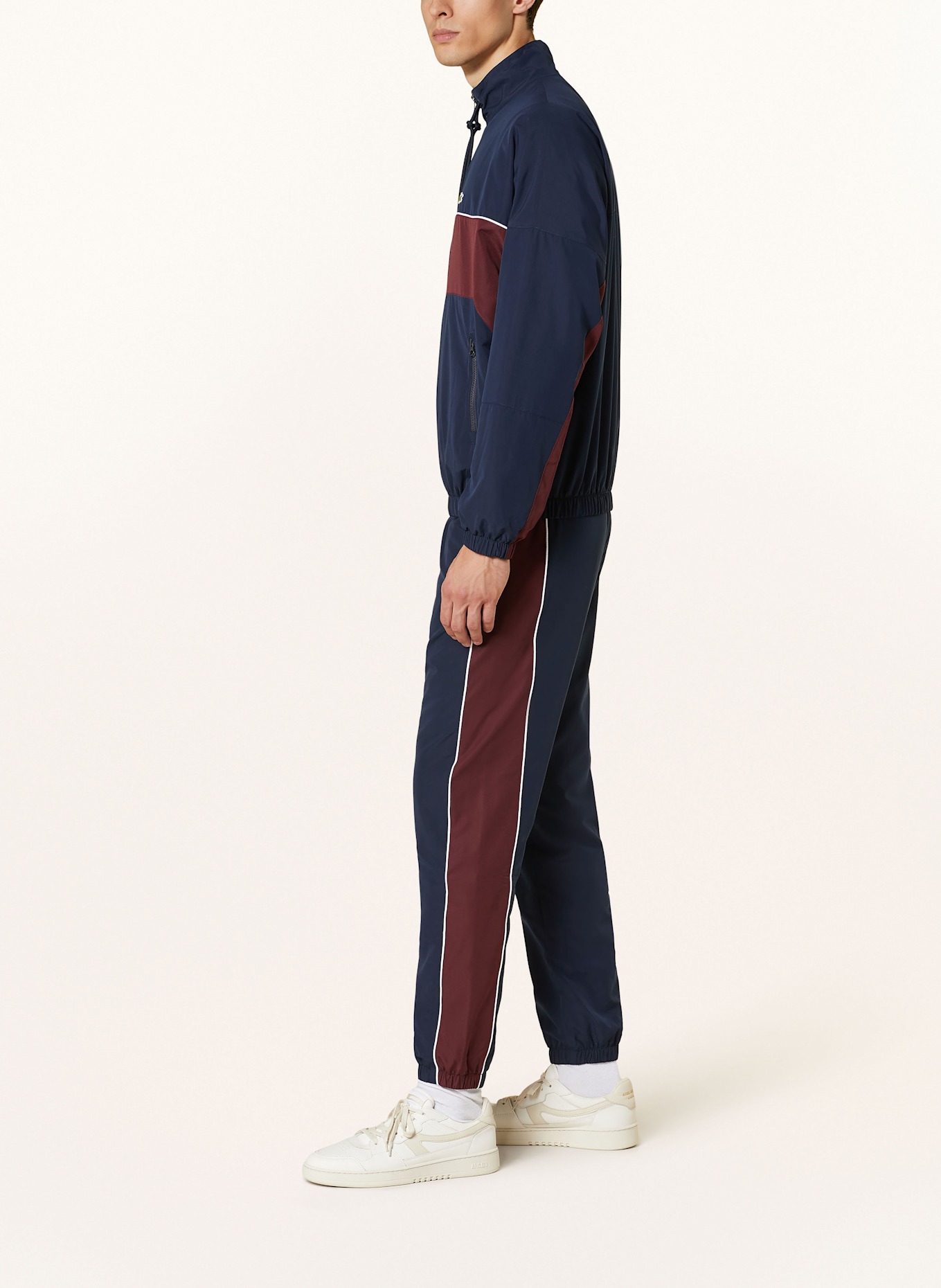 LACOSTE Spodnie dresowe regular fit, Kolor: GRANATOWY/ CIEMNOCZERWONY (Obrazek 4)