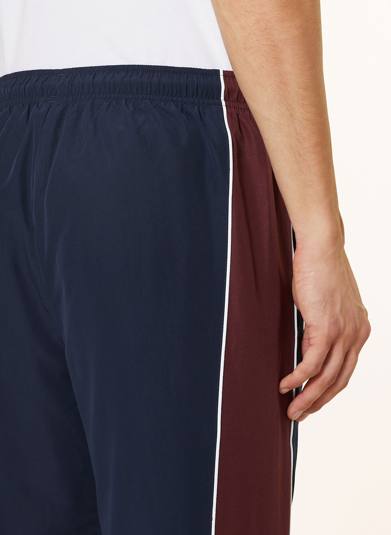 LACOSTE Spodnie dresowe regular fit, Kolor: GRANATOWY/ CIEMNOCZERWONY (Obrazek 6)
