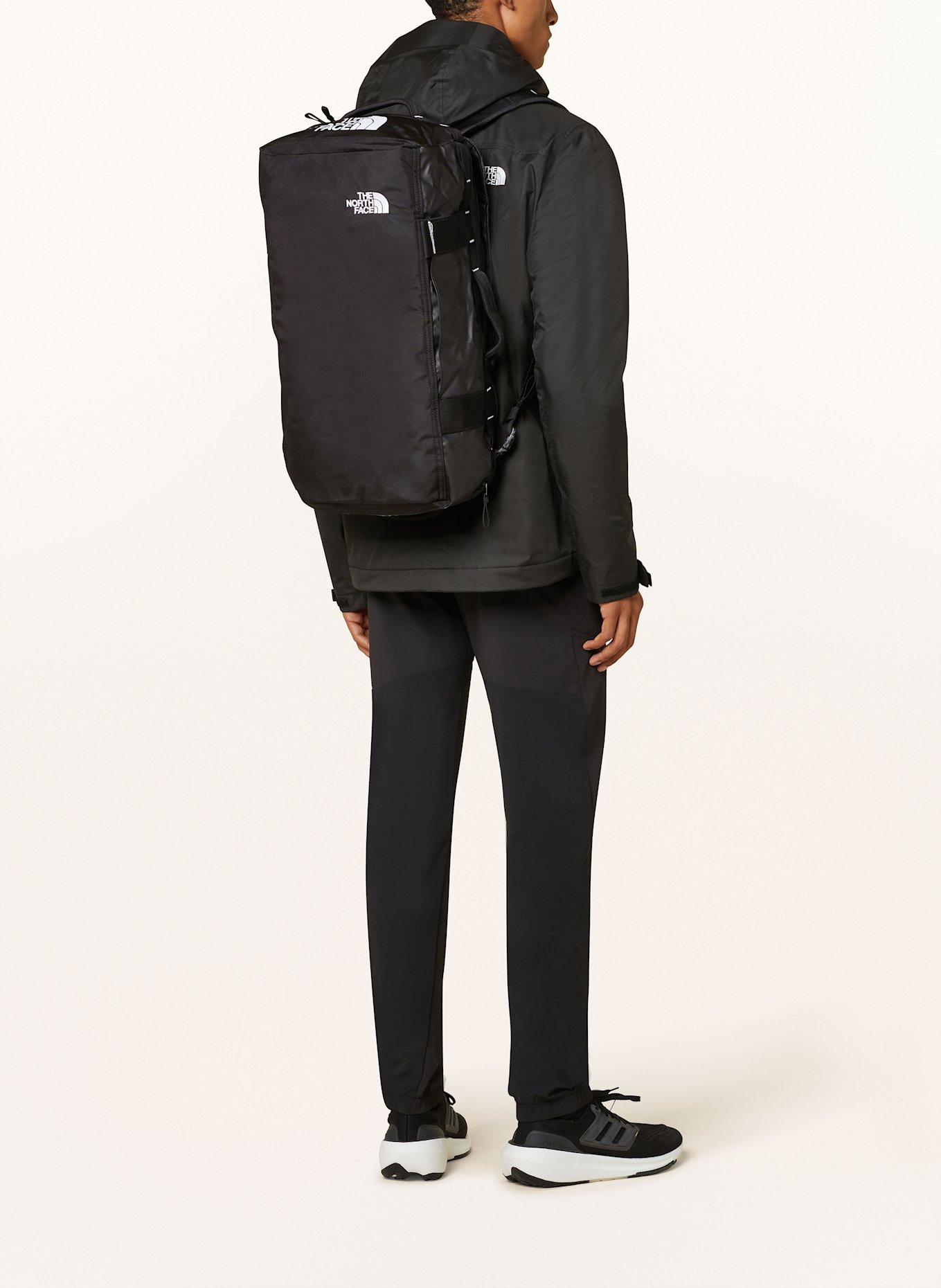THE NORTH FACE BASE CAMP VOYAGER DUFFEL 32 l travel bag with laptop compartment can be worn as a backpack