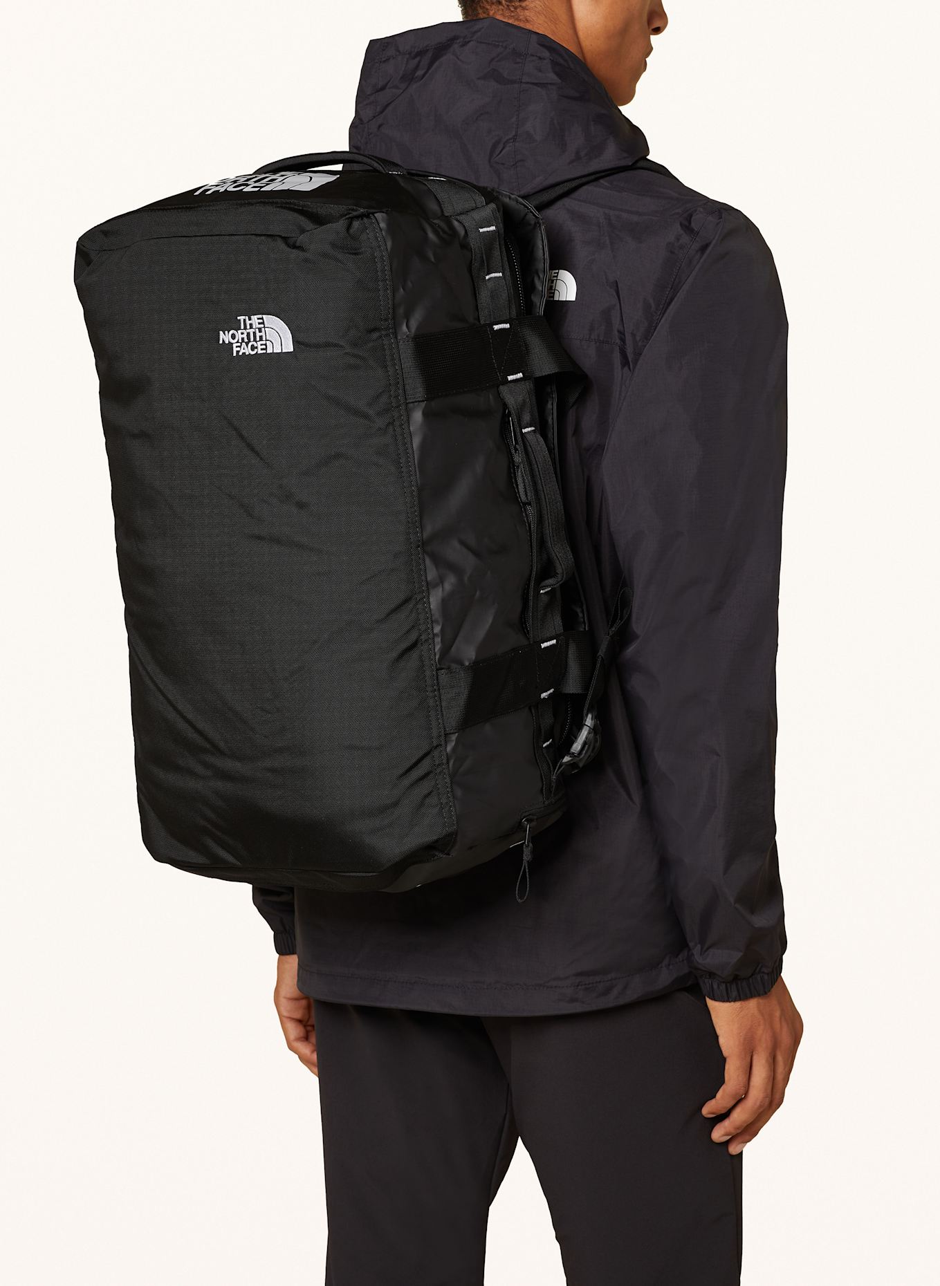 THE NORTH FACE Rucksack BASE CAMP VOYAGER 42 l mit Laptop Fach in schwarz