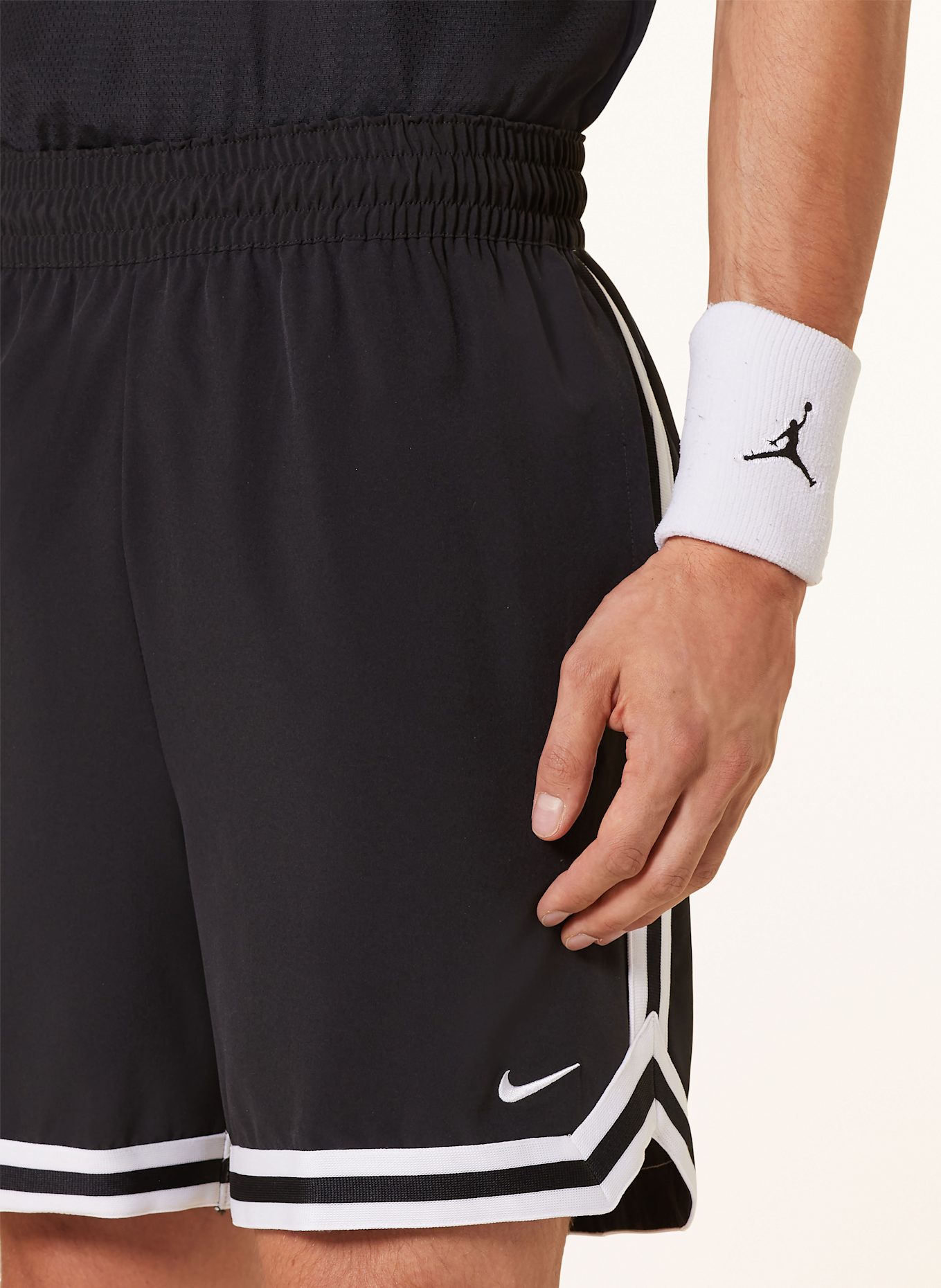 Nike DNA 6 basketball shorts in black white