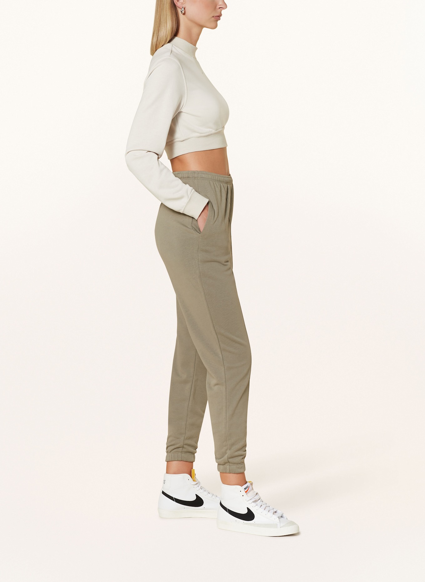 Nike Sweatpants SPORTSWEAR CHILL TERRY, Color: OLIVE (Image 4)