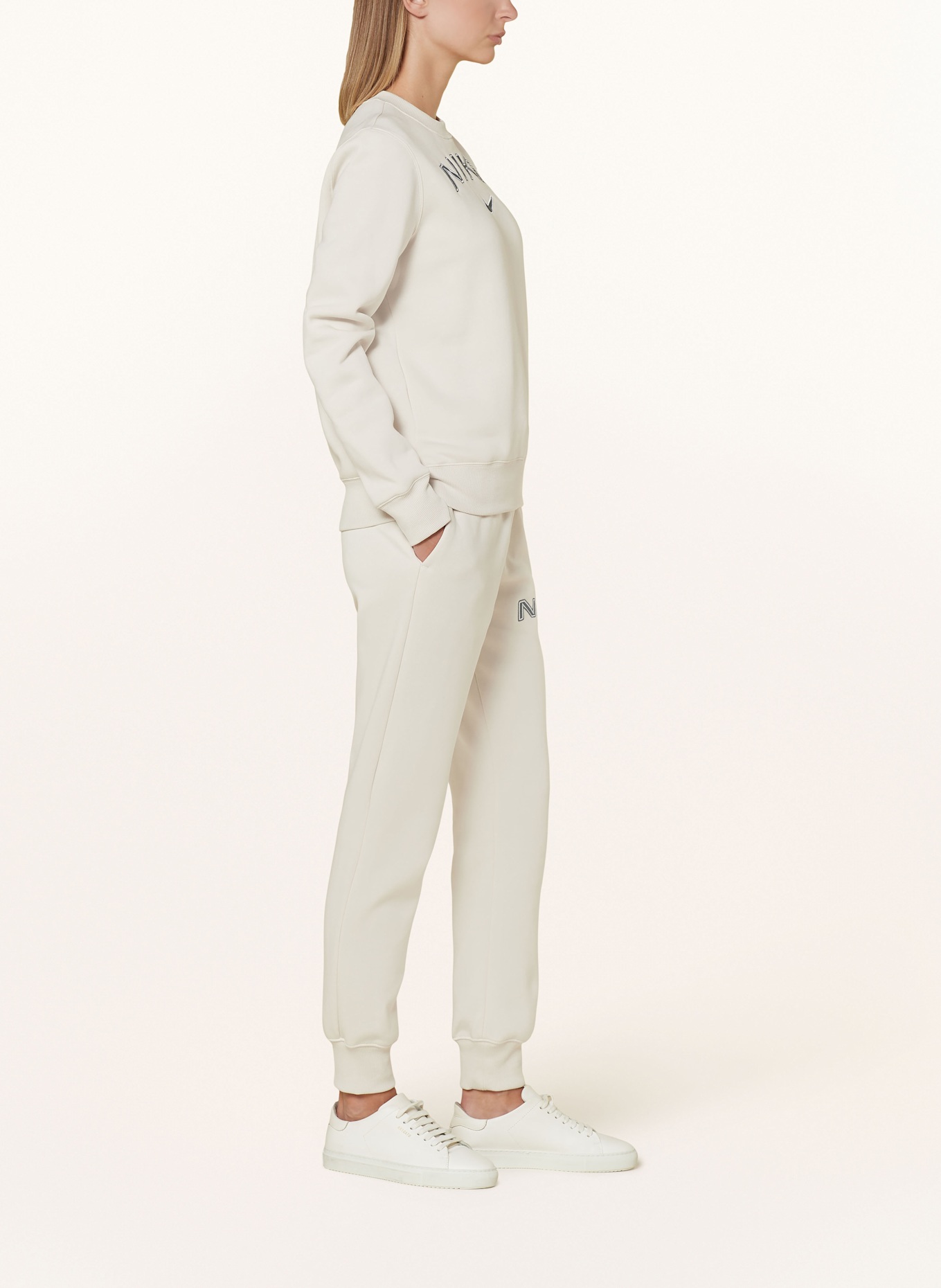 Light gray nike sweatpants online