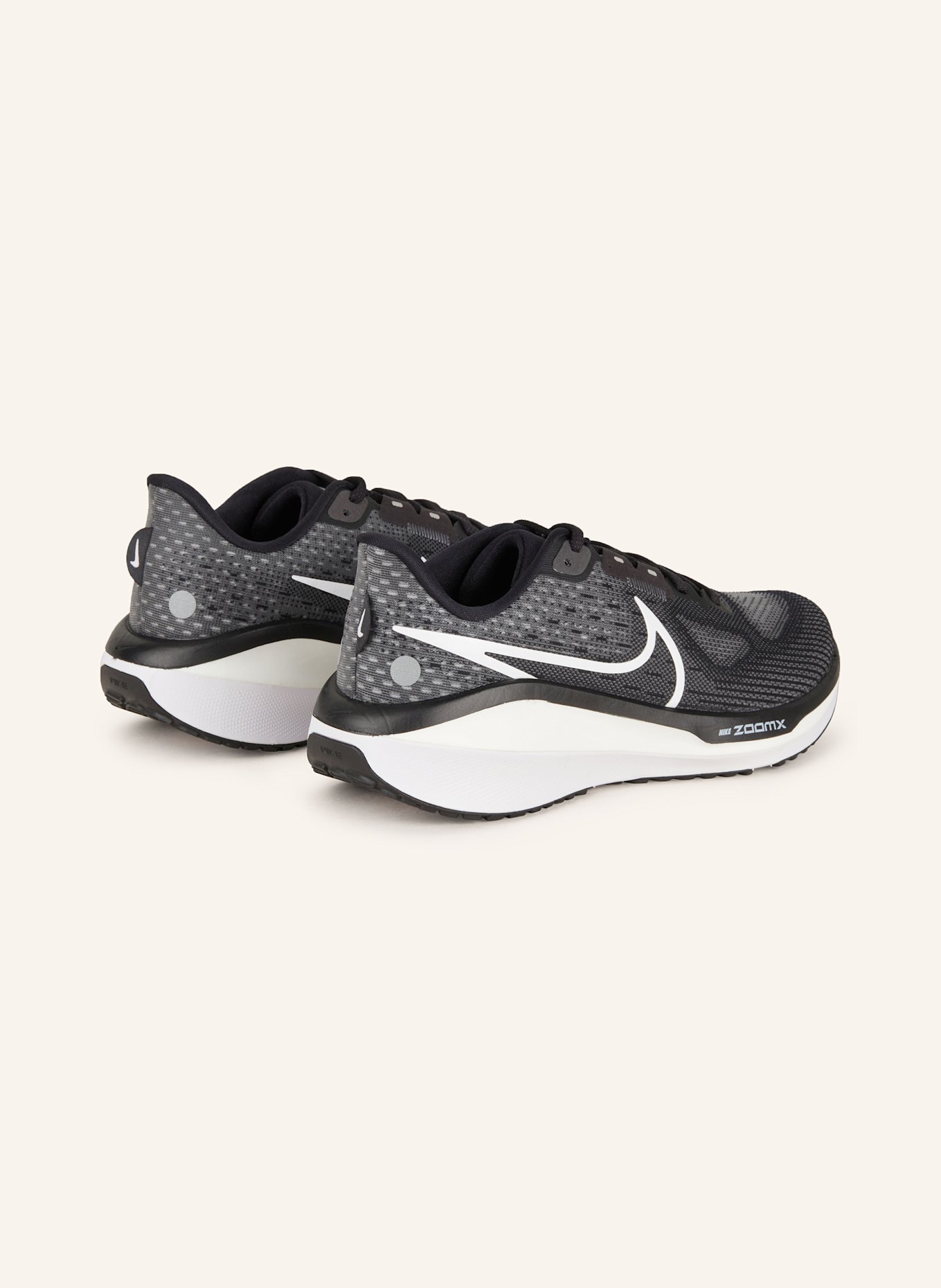 Nike Laufschuhe VOMERO 17: SCHWARZ / GRAU / WEISS