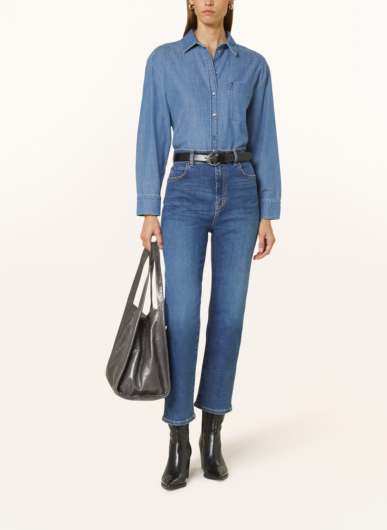 This deep blue pair of shorts from Straight jeans CESY, Color: 008 NAVY (Image 2)