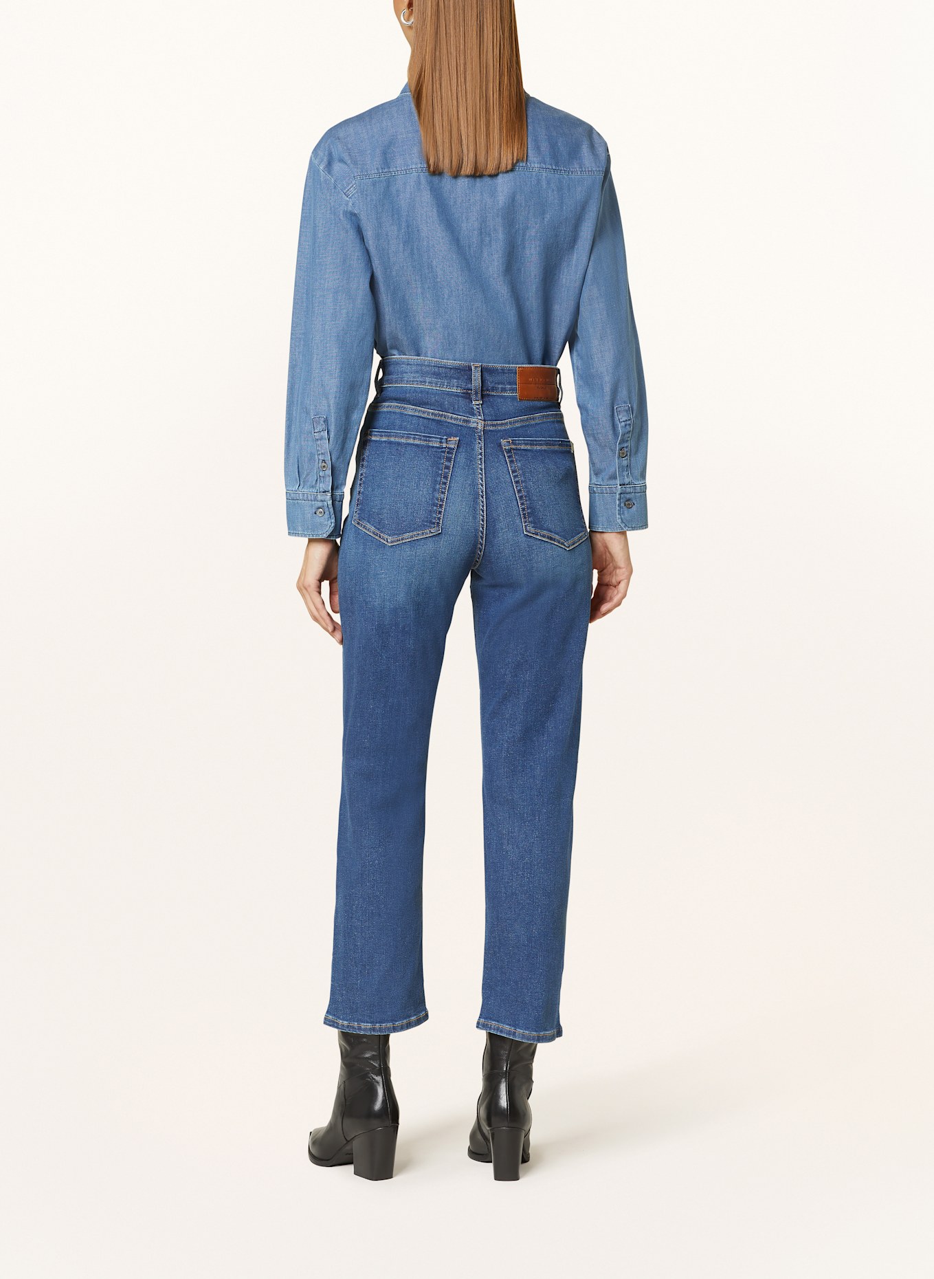 This deep blue pair of shorts from Straight jeans CESY, Color: 008 NAVY (Image 3)