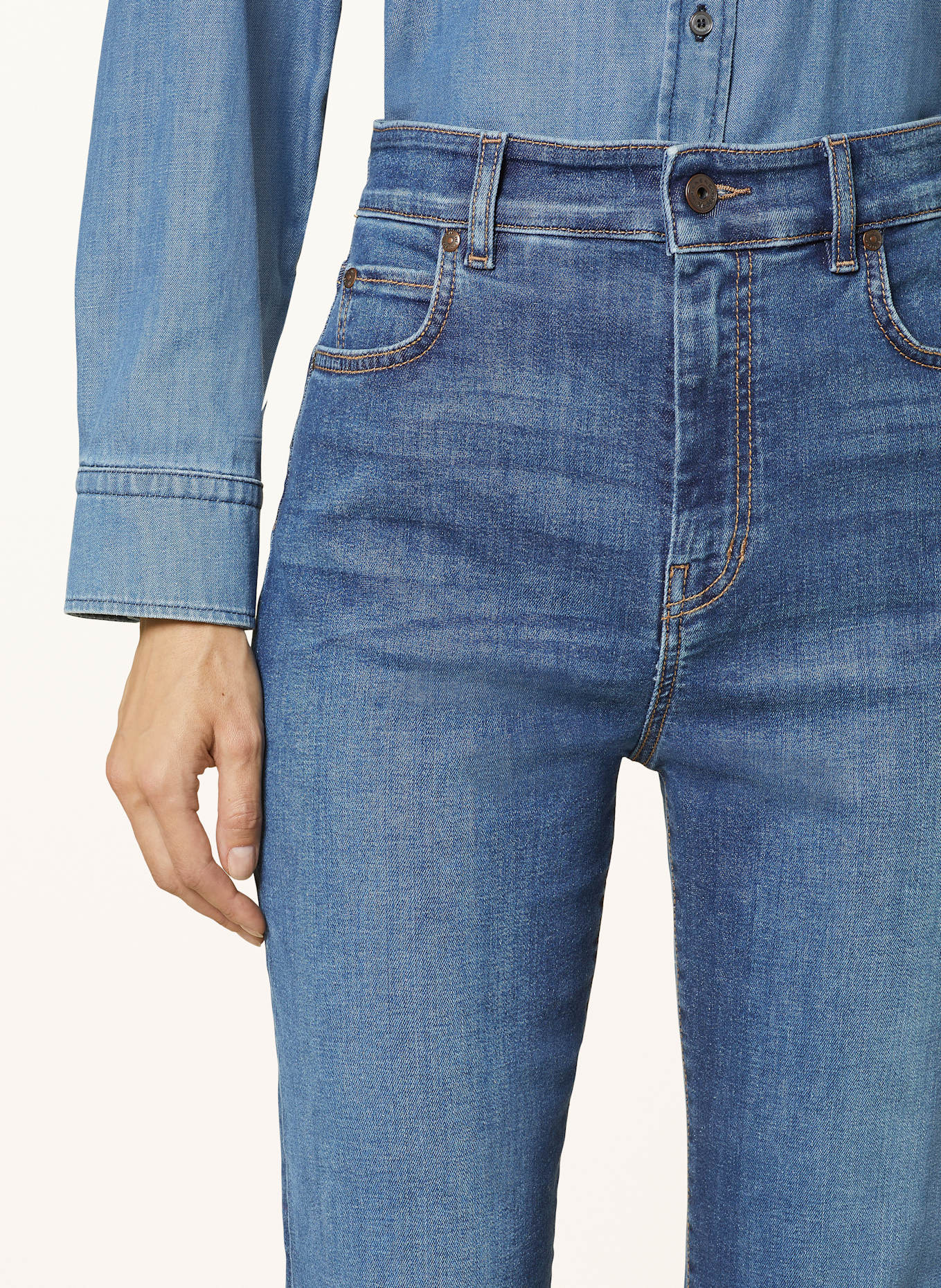 This deep blue pair of shorts from Straight jeans CESY, Color: 008 NAVY (Image 5)