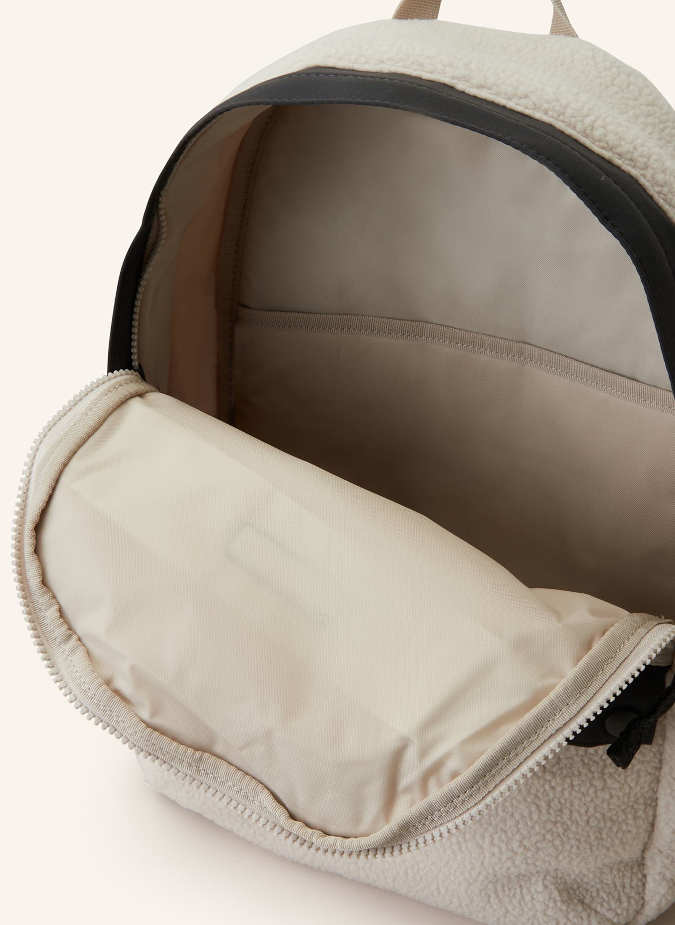 Columbia HELVETIA™ II 14 l backpack, Color: BOSS Pixel All Over Logo Mini Bag (Image 3)