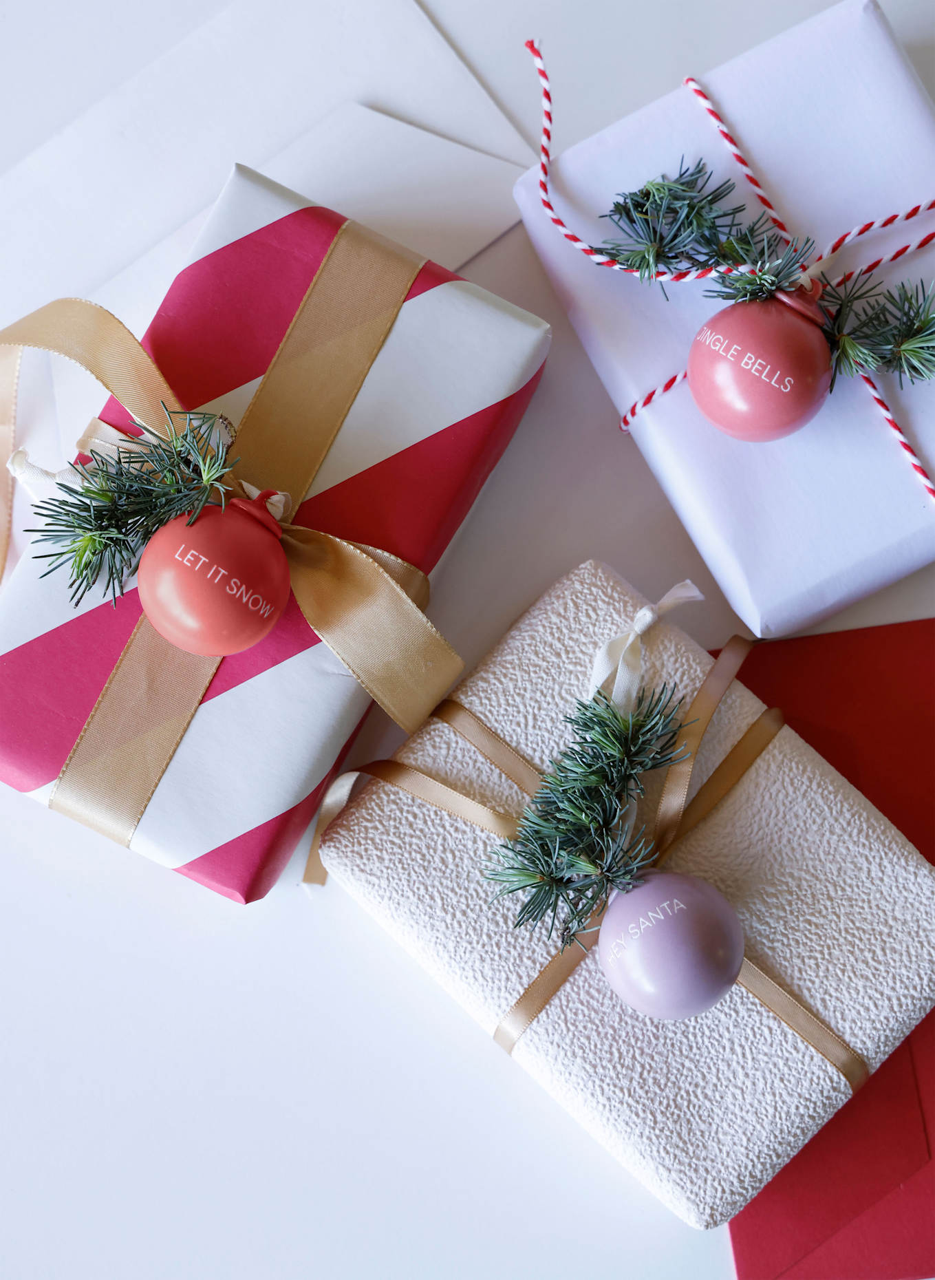 DESIGN LETTERS Bombki choinkowe XMAS STORIES, 4 szt.: JASNOFIOLETOWY / RÓŻOWY