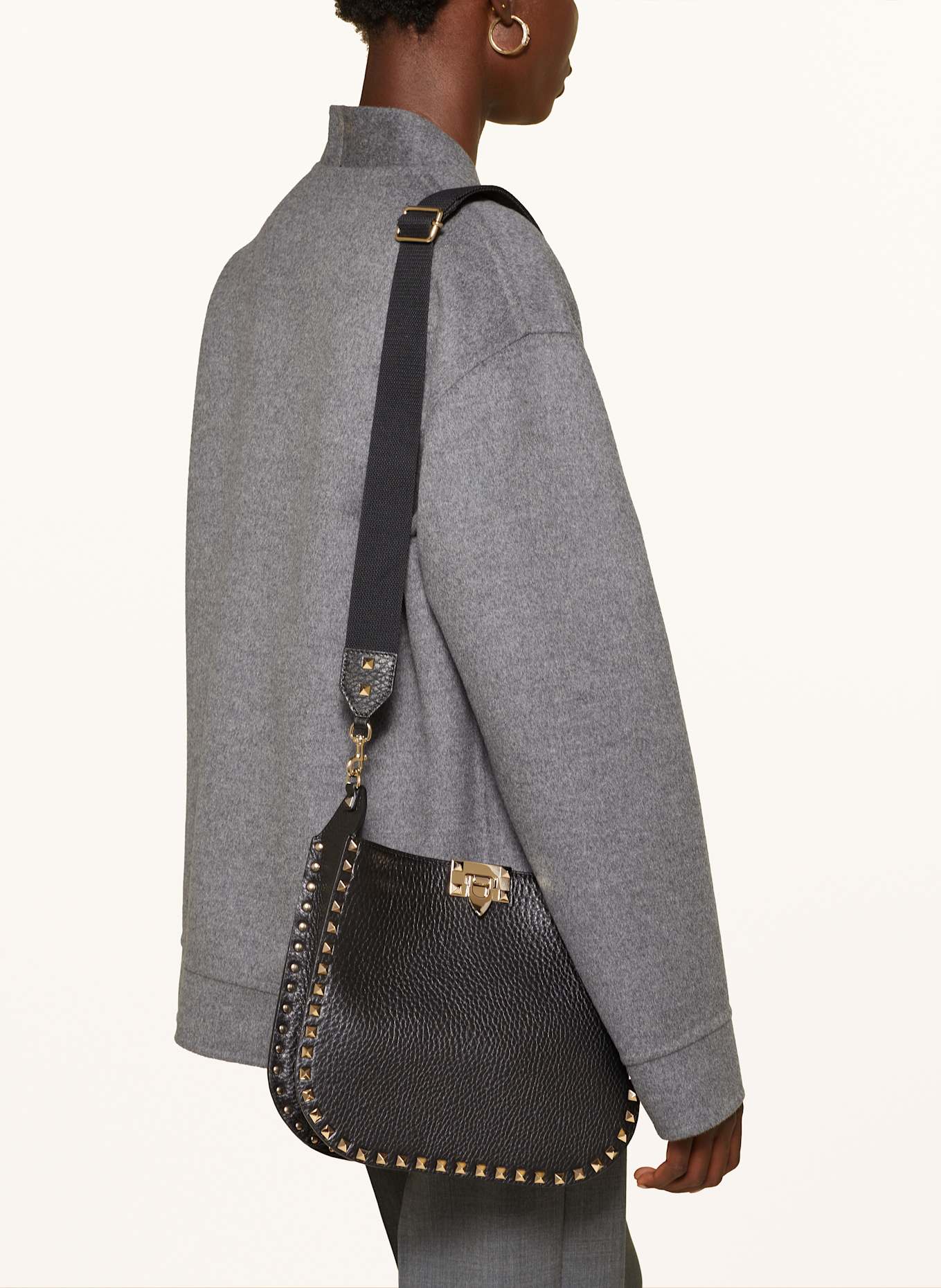 Black rockstud valentino bag best sale