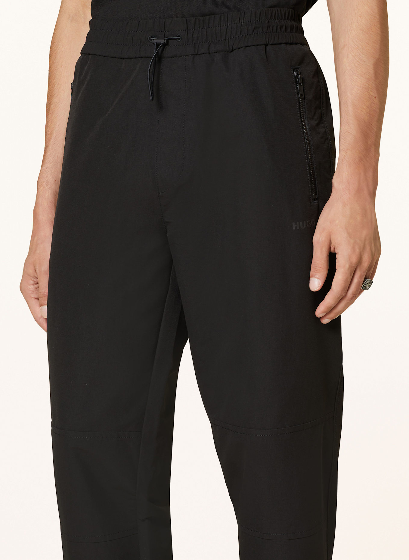 HUGO Hose GENDO im Jogging-Stil Regular Fit, Farbe: SCHWARZ (Bild 5)