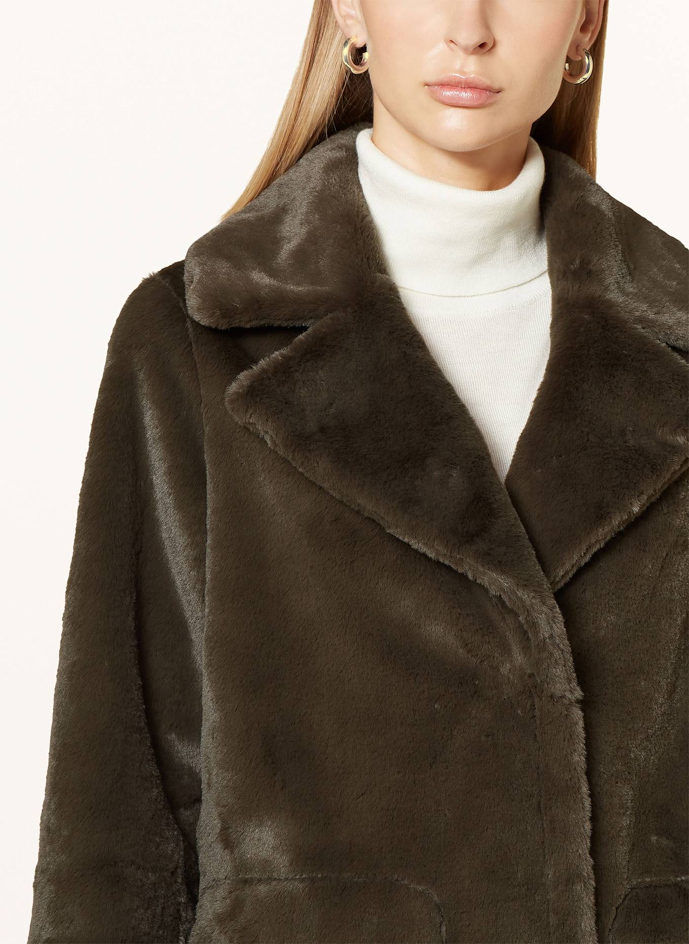 BEAUMONT Faux fur coat in olive