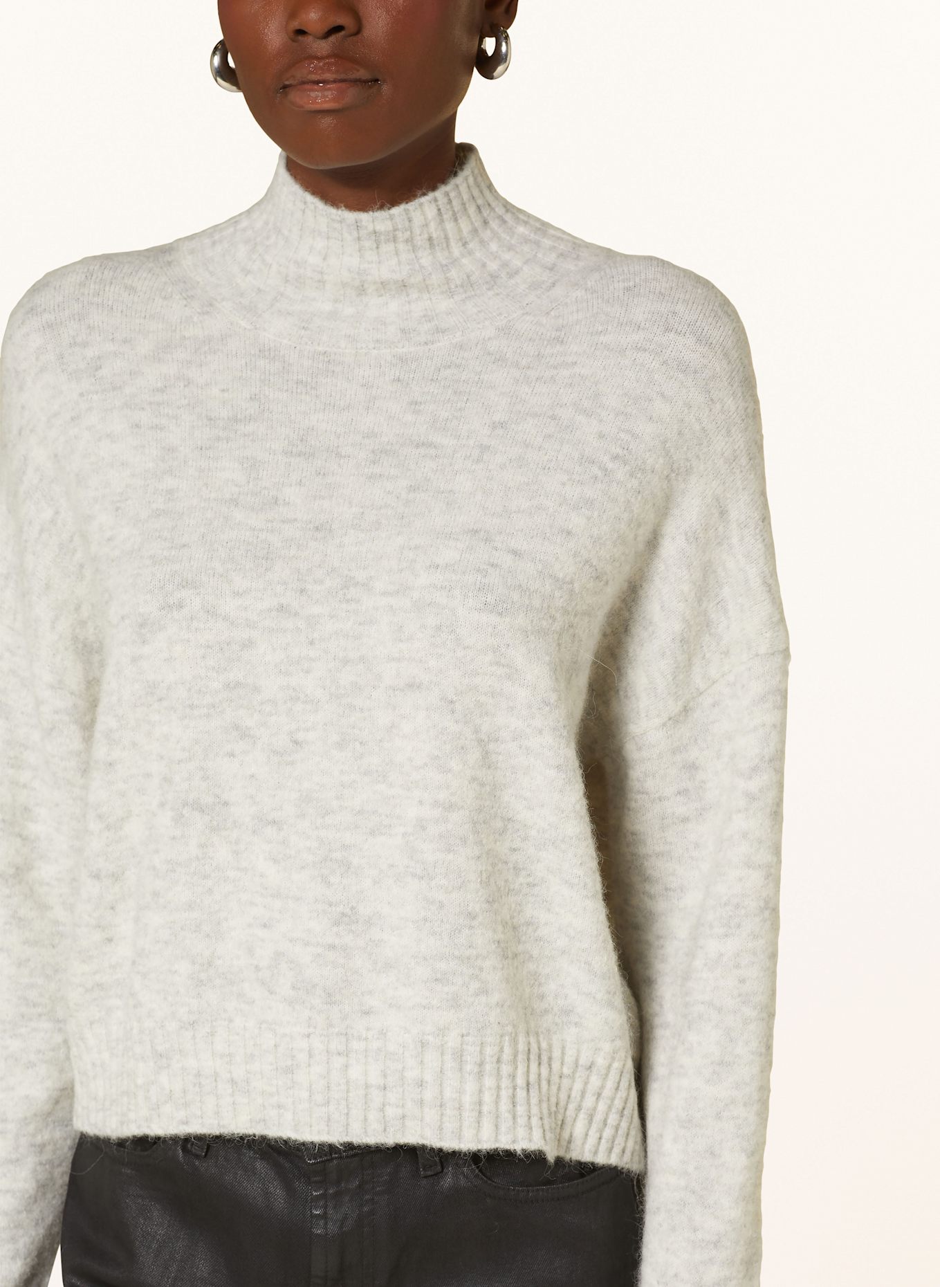 MRS & HUGS Sweter z dodatkiem alpaki: JASNOCZARY