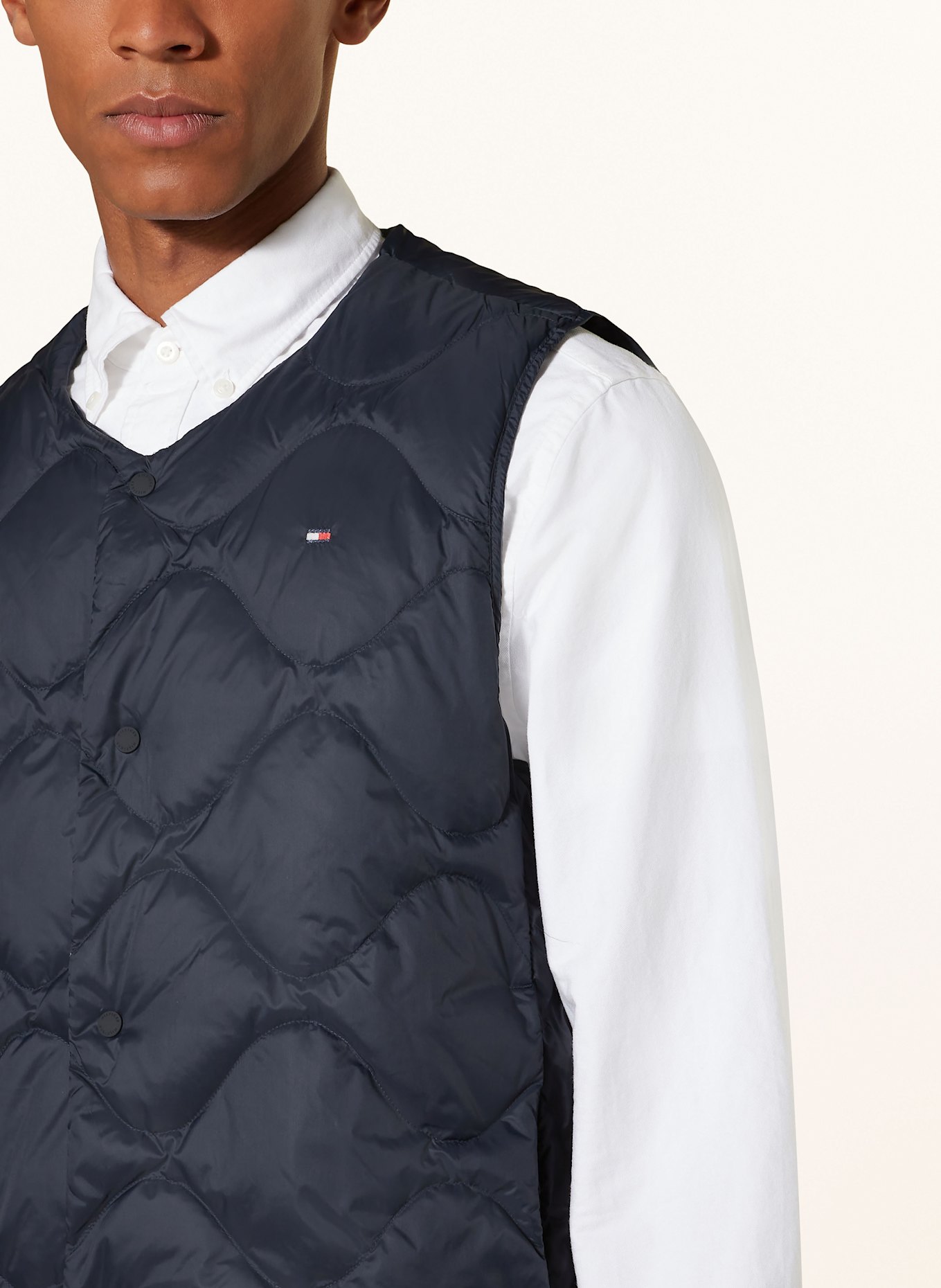 TOMMY HILFIGER Daunenweste: DUNKELBLAU