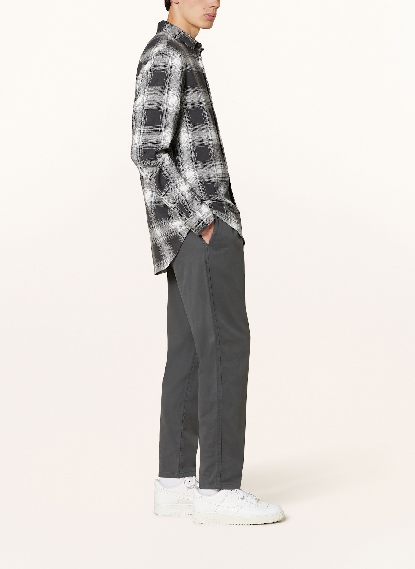 TOMMY JEANS Chino Relaxed Fit: DUNKELGRAU