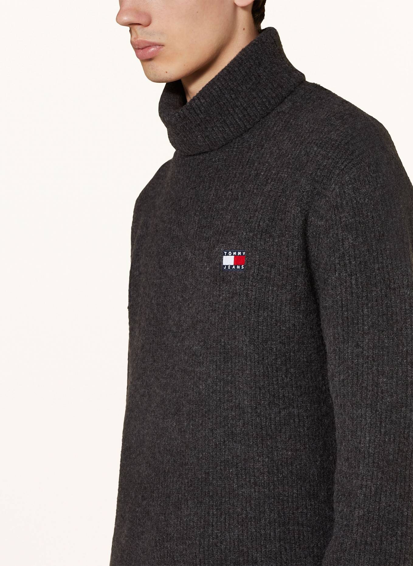 TOMMY JEANS Rollkragenpllover: DUNKELGRAU