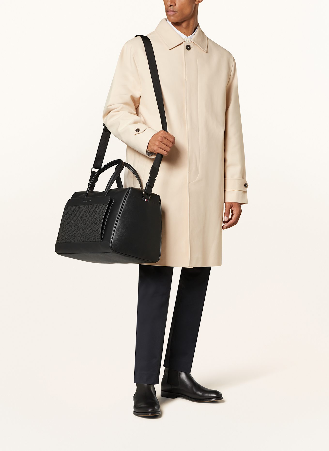 TOMMY HILFIGER Weekend Bag: BLACK