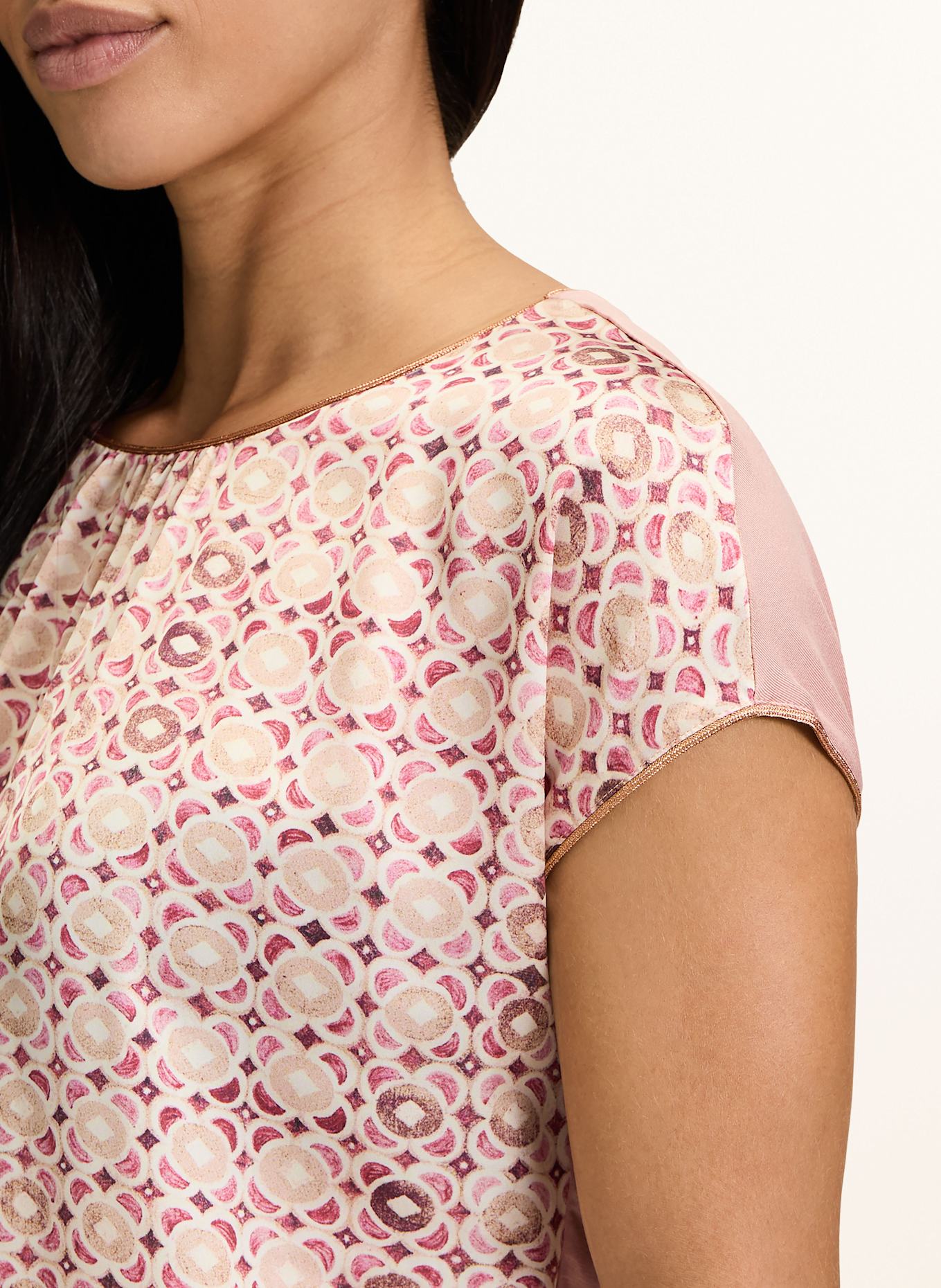 CARTOON Blusentop im Materialmix: Gute Chancen, dass der Artikel bald wieder da ist