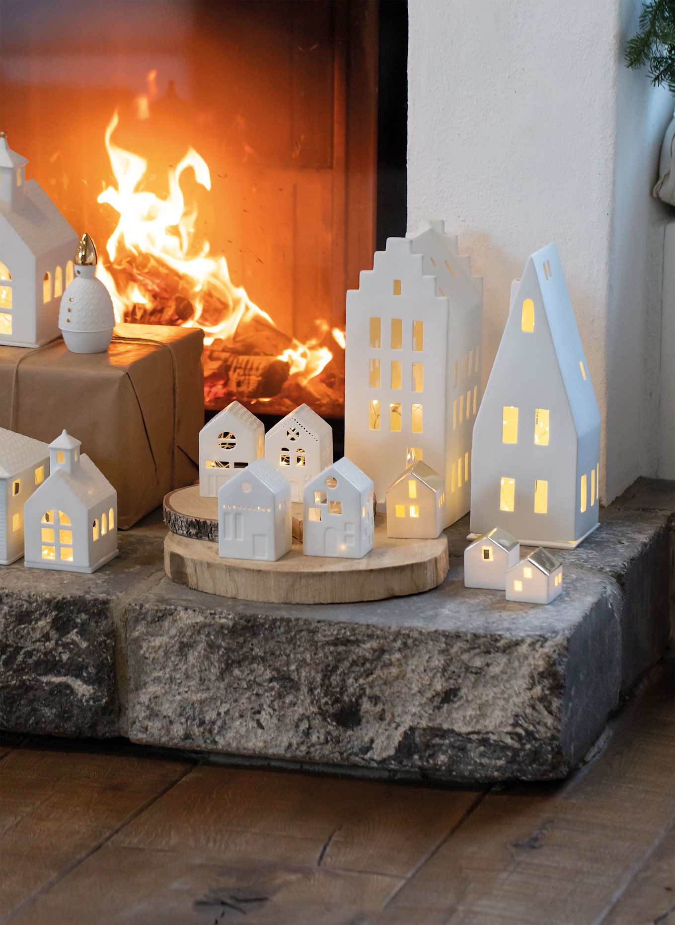 RÄDER Decorative figure LICHTHAUS SPITZDACH LARGE with tealight holder: WHITE