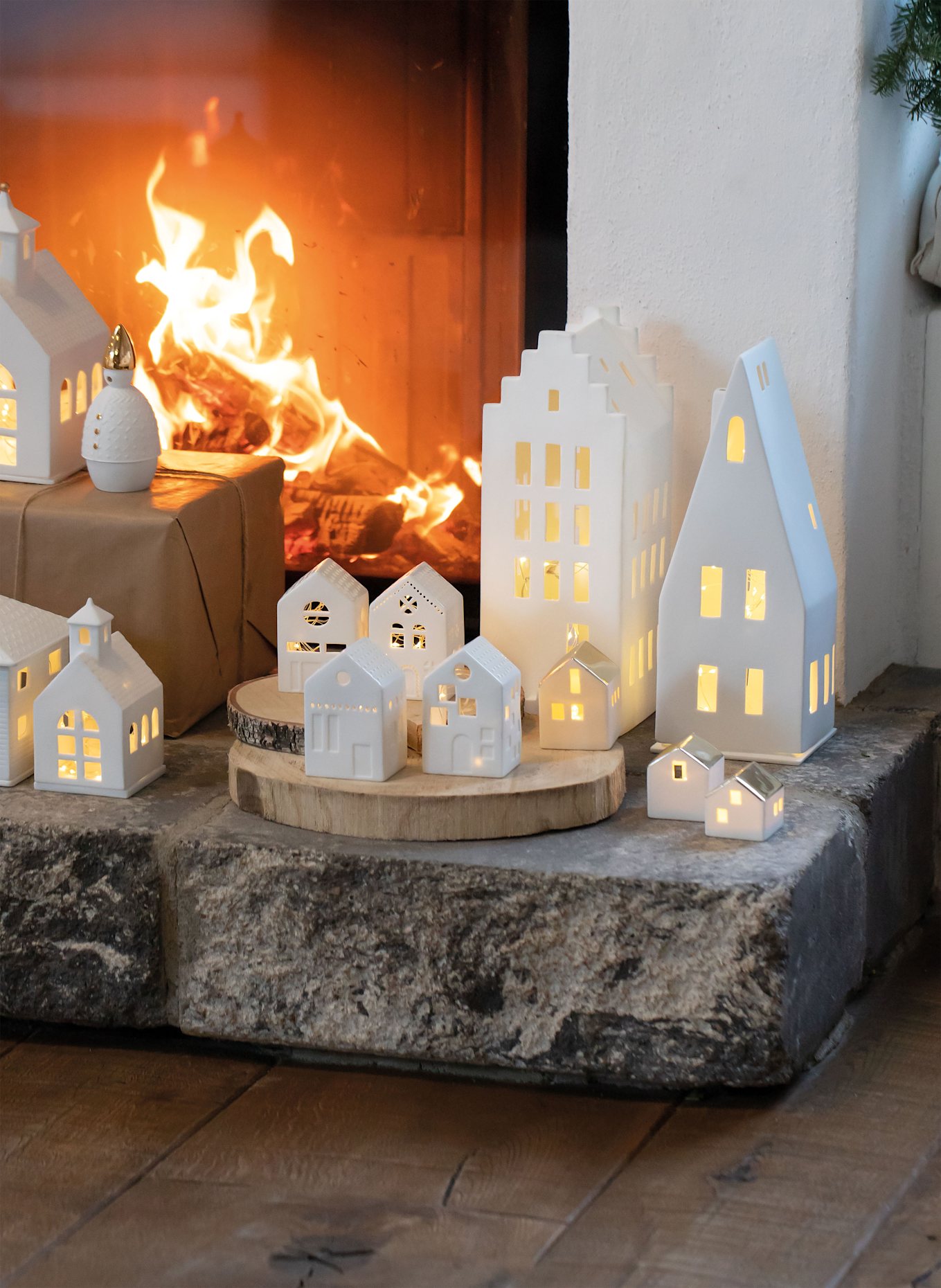 RÄDER Dekofigur LICHTHAUS GIEBELDACH LARGE mit Teelichthalter: WEISS