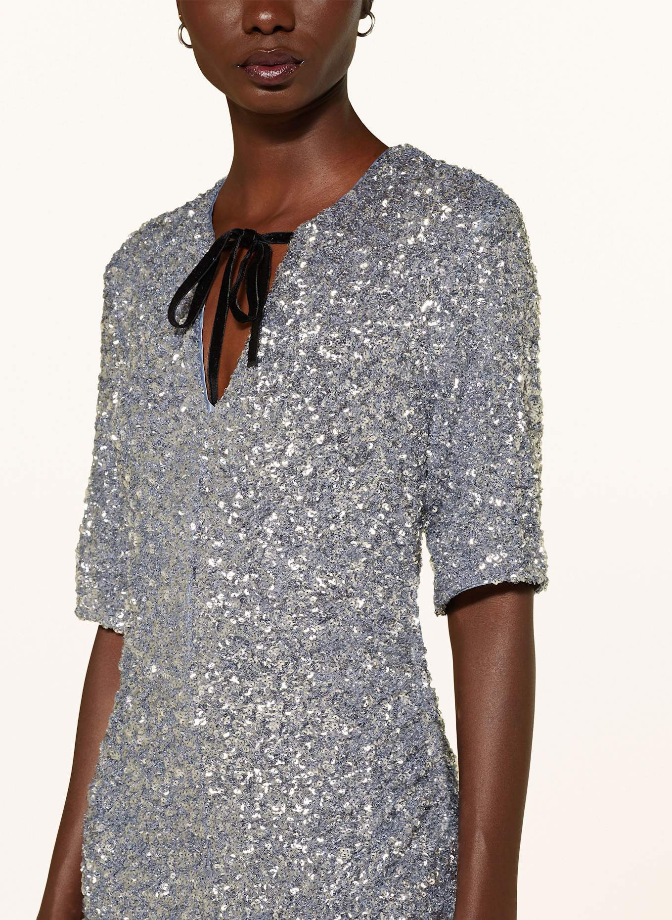 GANNI Abendkleid mit Pailletten: GRAU / SILBER