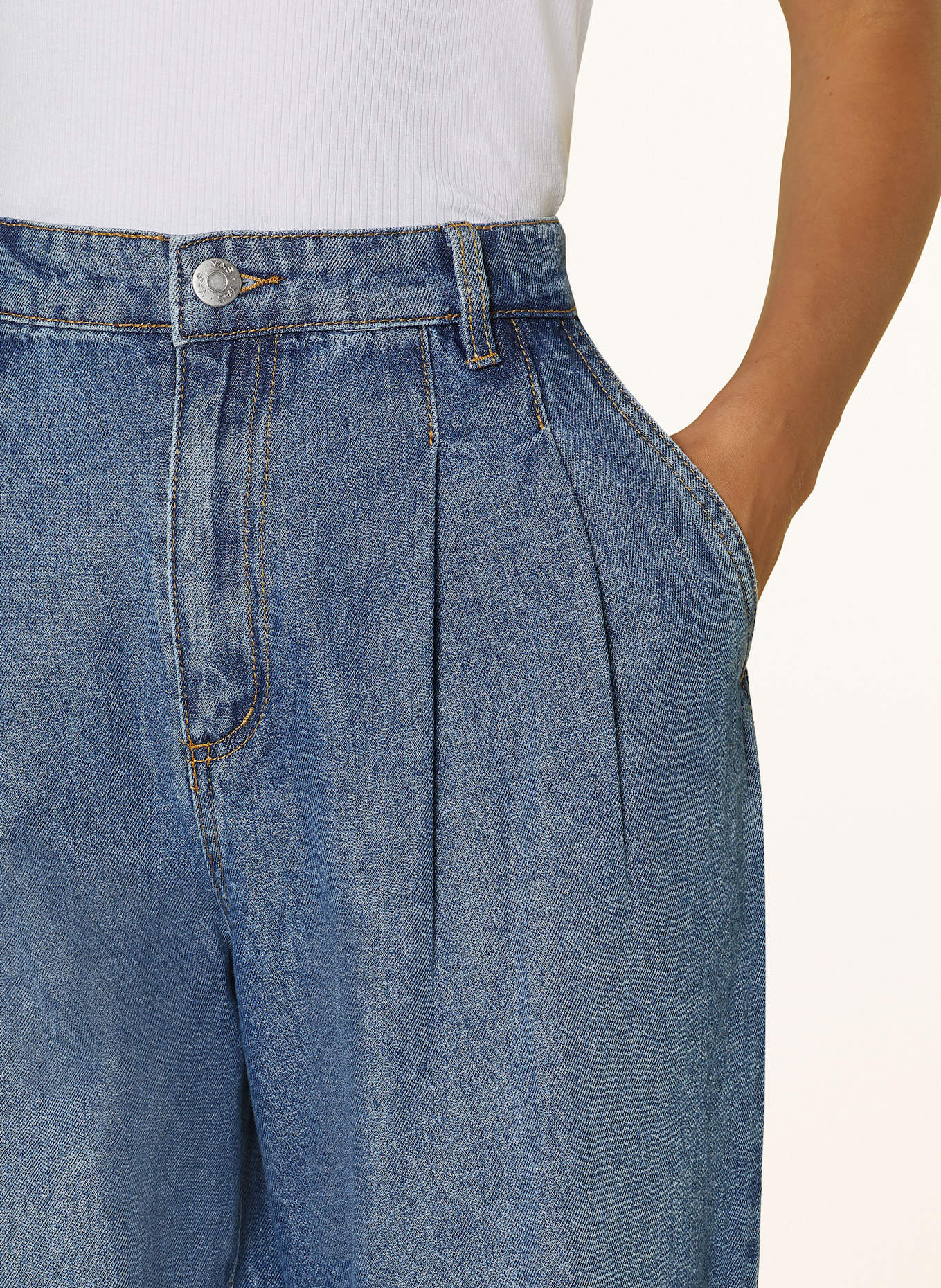 Y.A.S. Straight jeans: good value everyday pants
