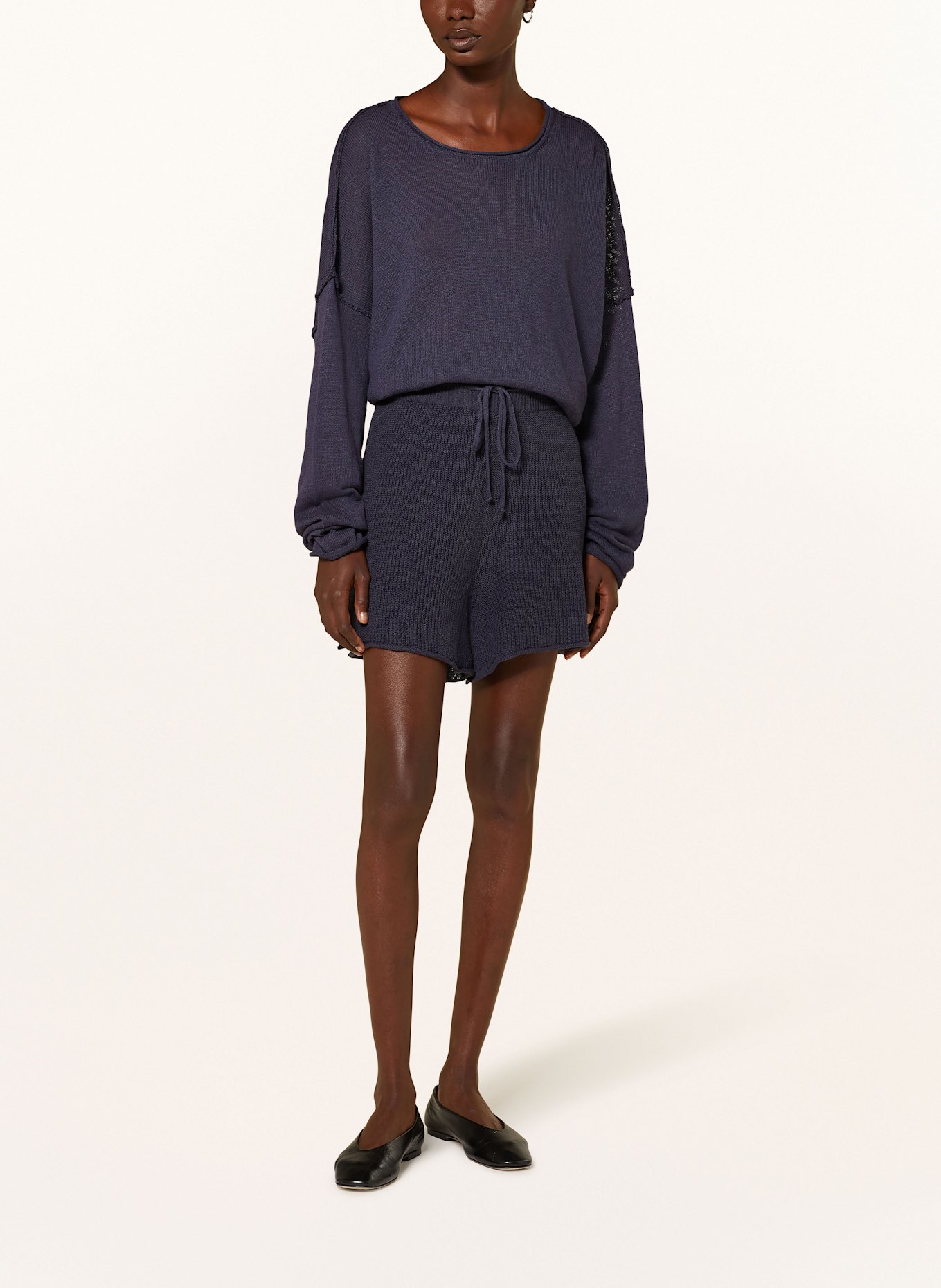 by Aylin Koenig Svetr MILEY: TMAVĚ MODRÁ