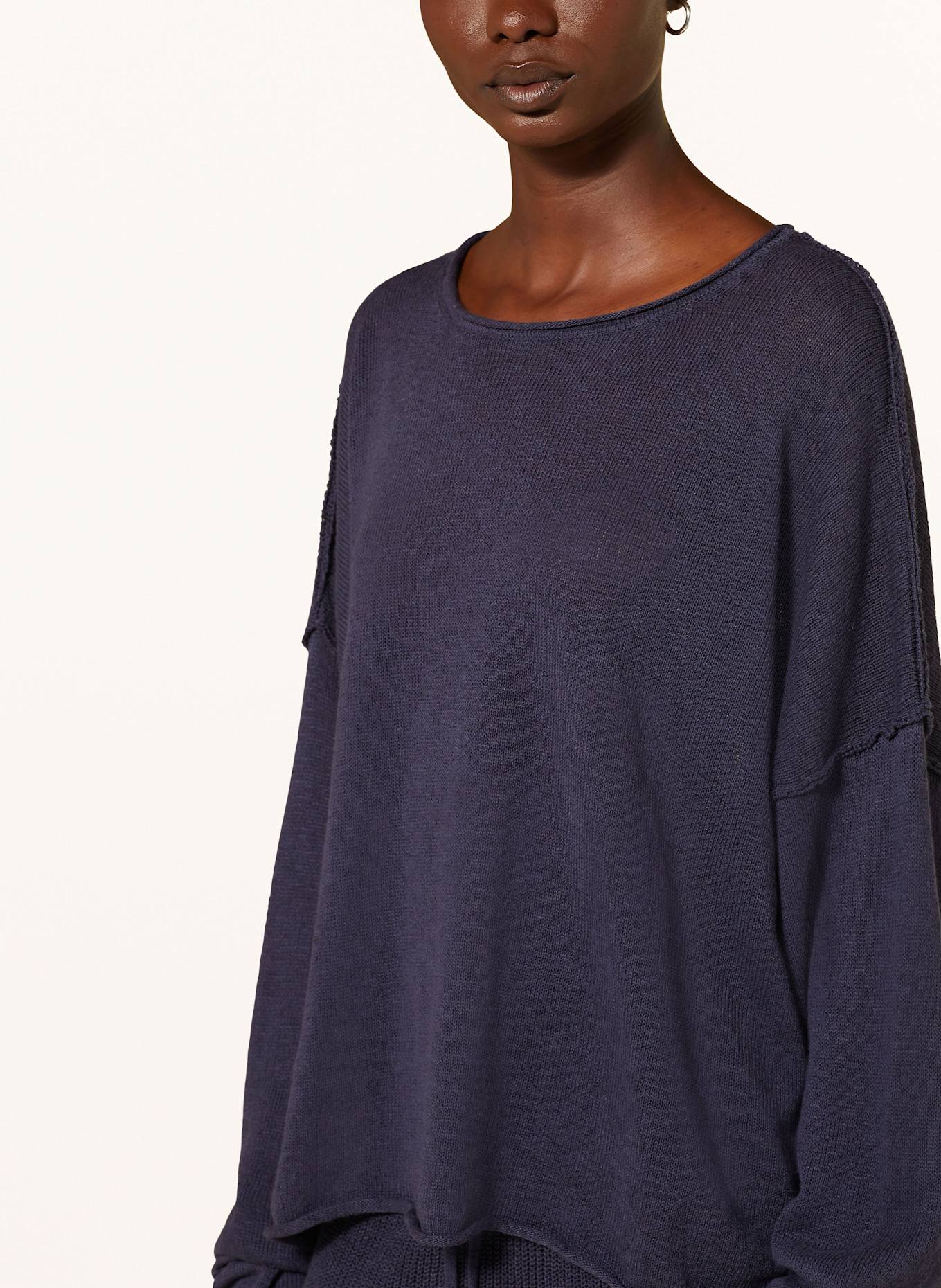 by Aylin Koenig Svetr MILEY: TMAVĚ MODRÁ