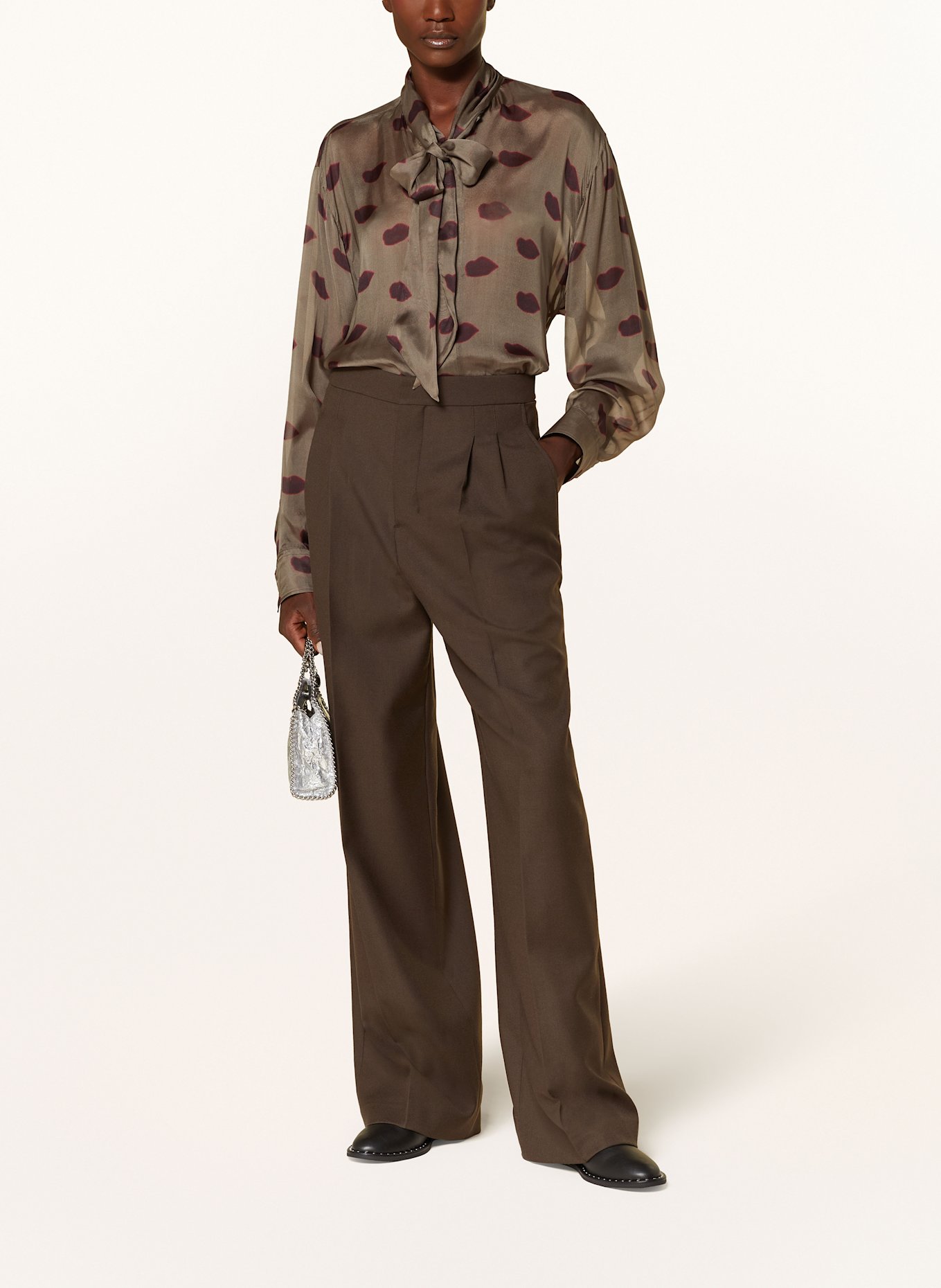 STELLA McCARTNEY Blouse à col lavallière en soie: TAUPE / ROUGE FONCÉ