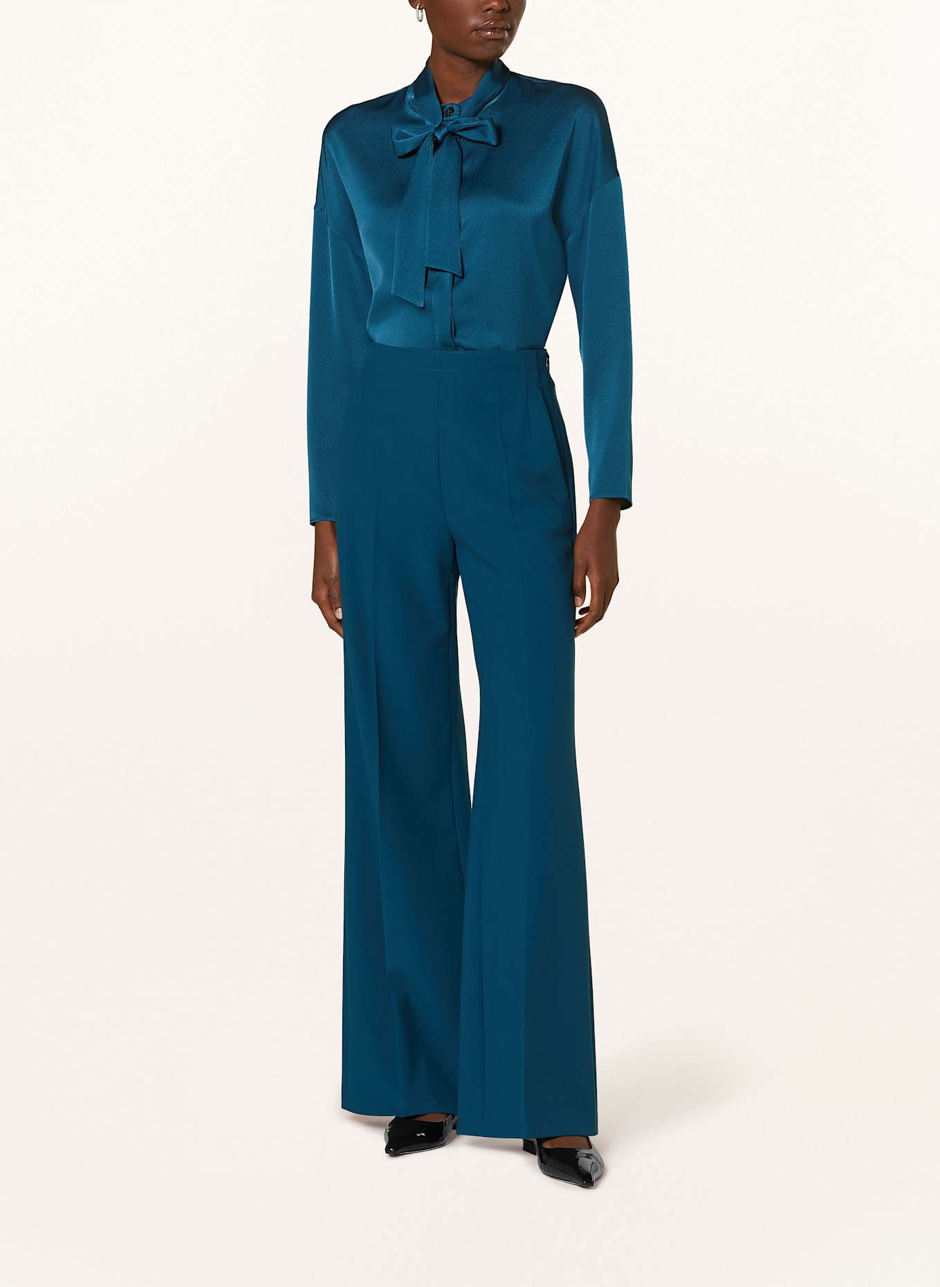 windsor. Schluppenbluse aus Satin: PETROL