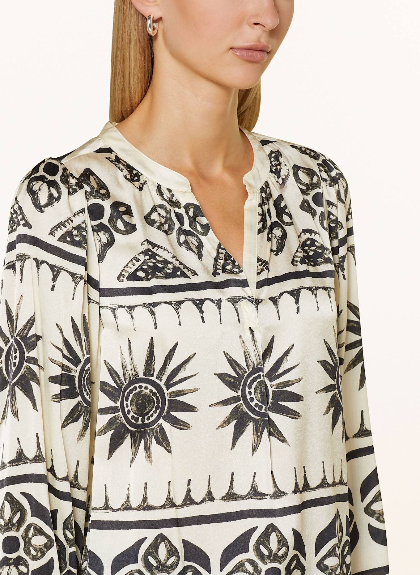 Grace Blusenshirt mit Seide: ECRU / SCHWARZ