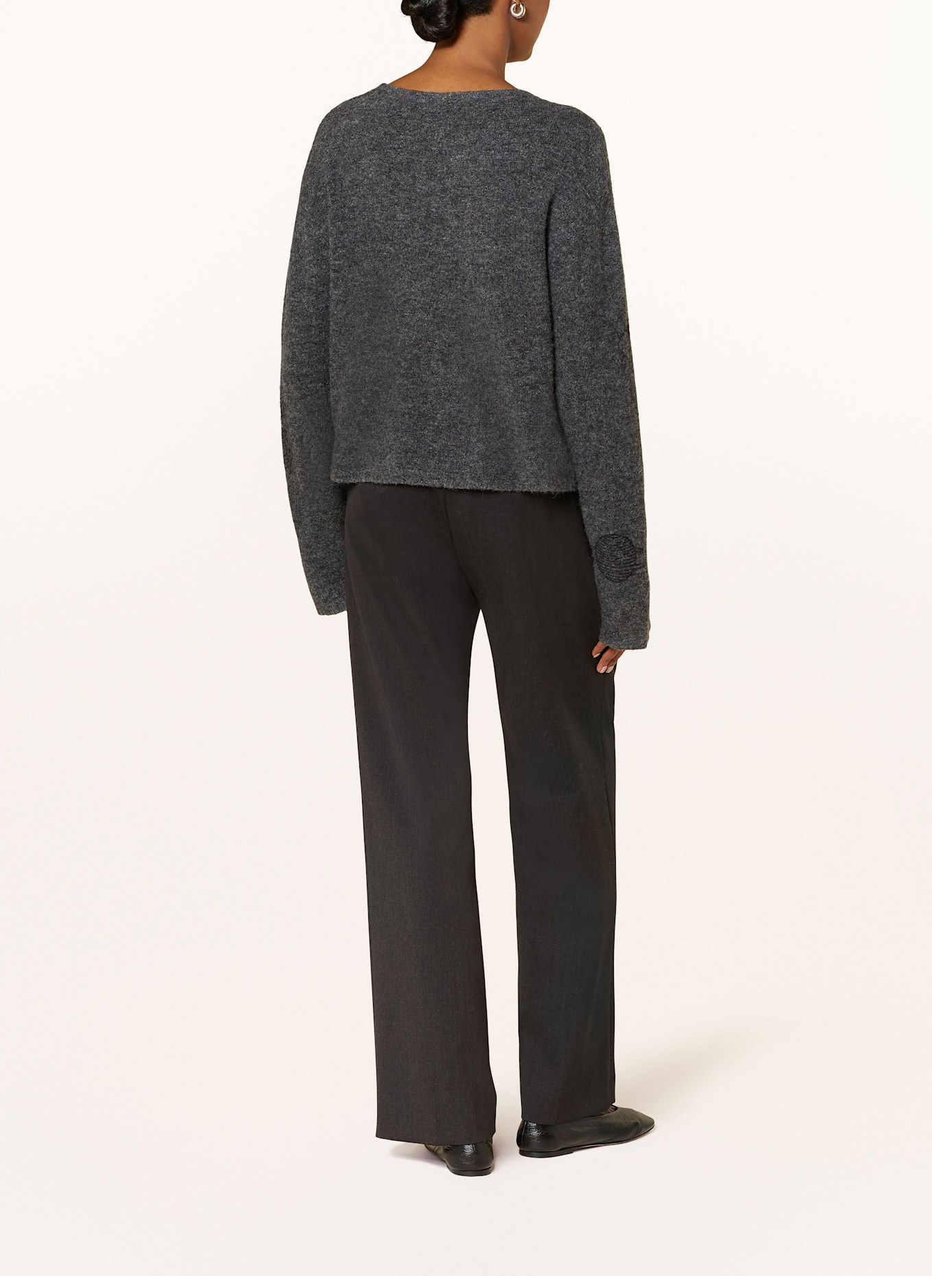 Grace Svetr s ozdobnými kamínky: ŠEDÁ