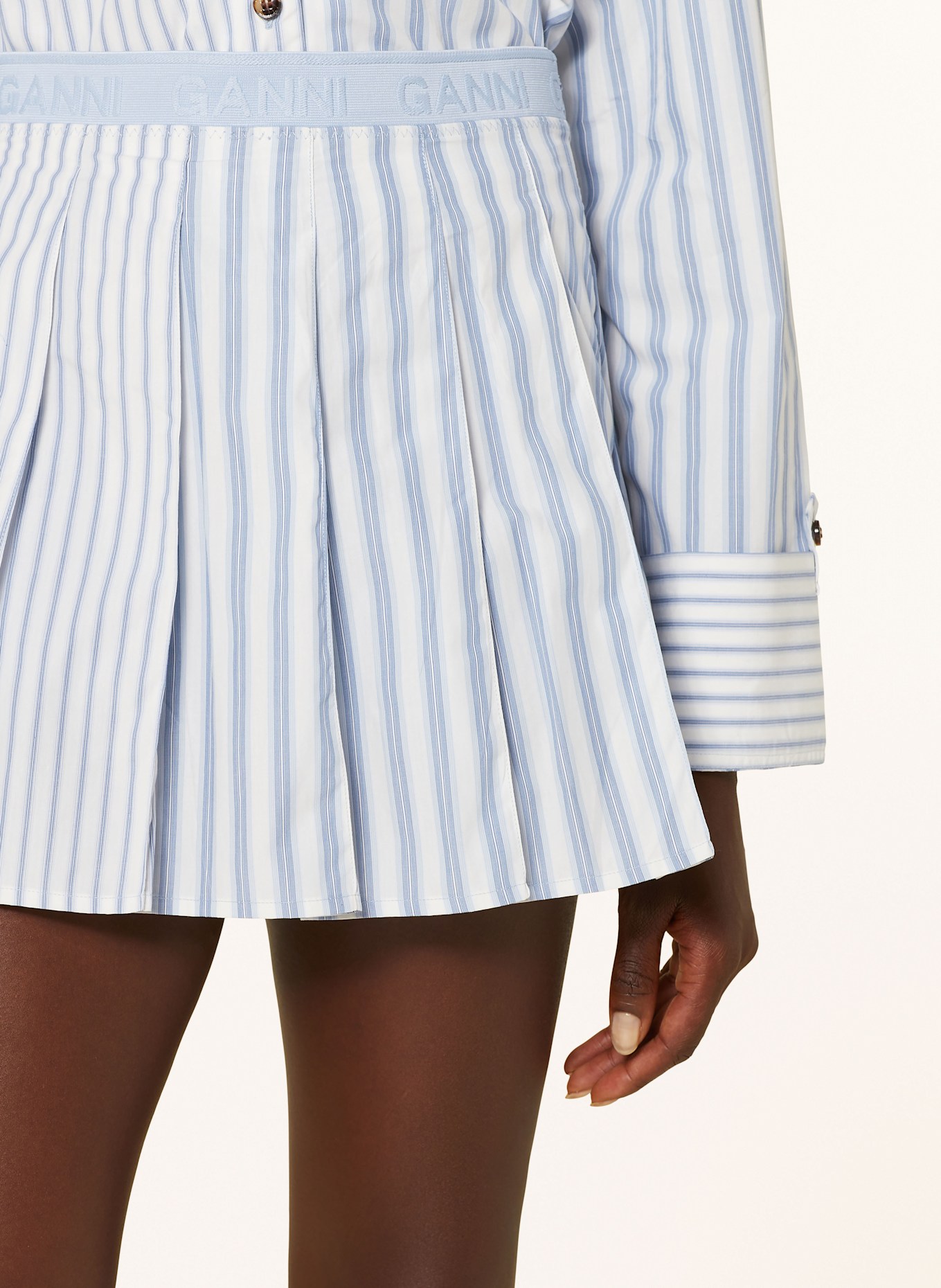 GANNI Faltenrock: BLAU / WEISS