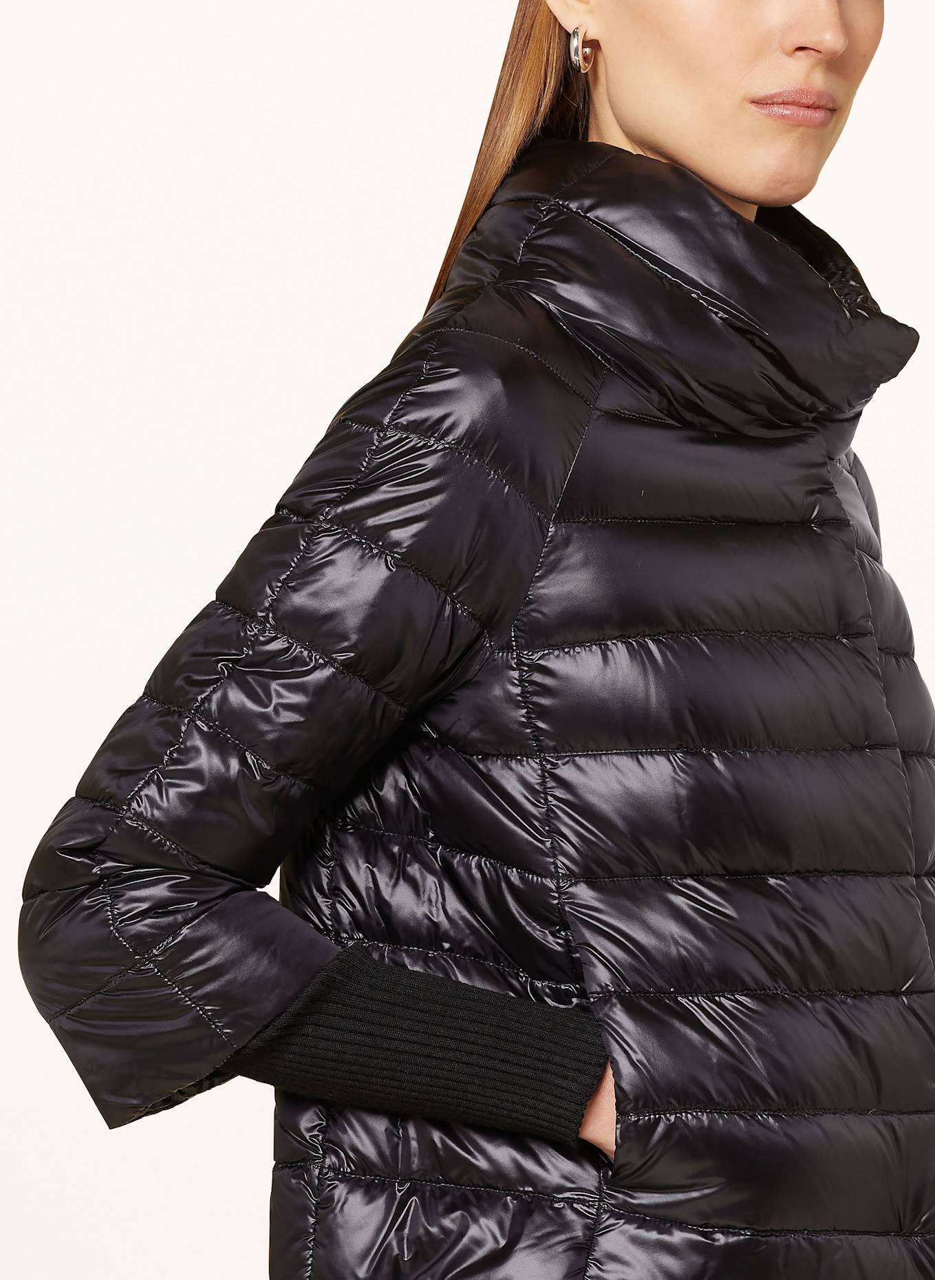 HERNO Péřová bunda SOFIA s 3/4 rukávem: ČERNÁ