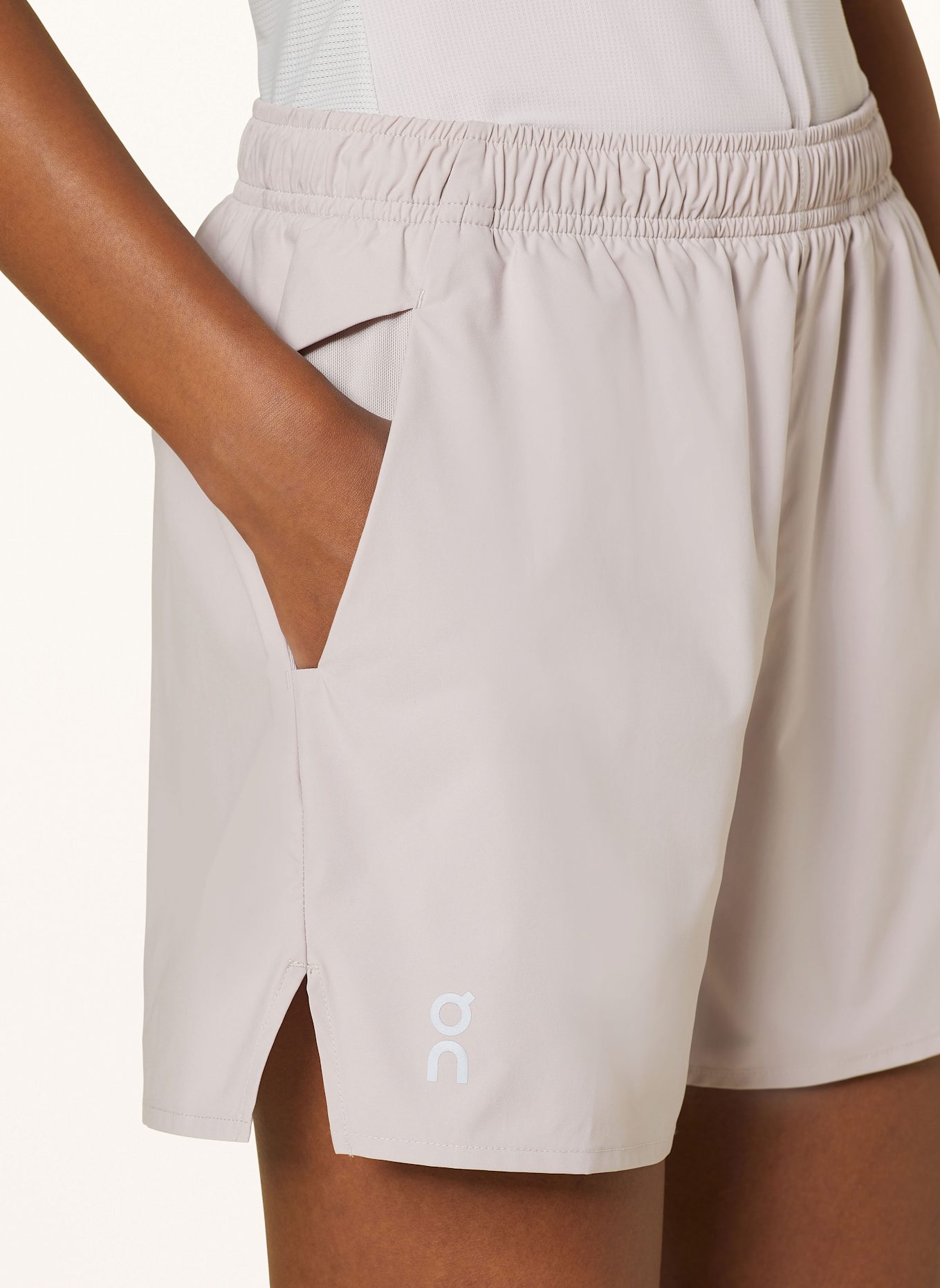 On 2-in1-Laufshorts ESSENTIAL, Farbe: ROSÉ (Bild 5)