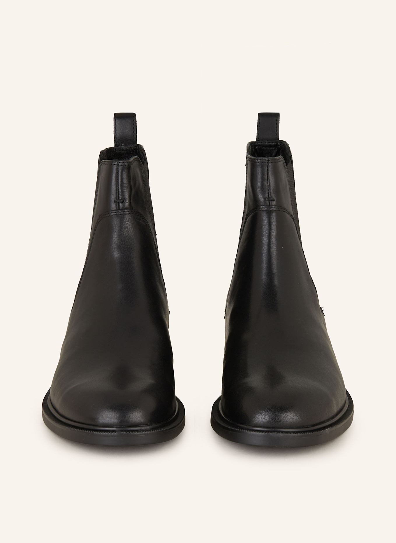 VAGABOND Chelsea boots AMINA in black