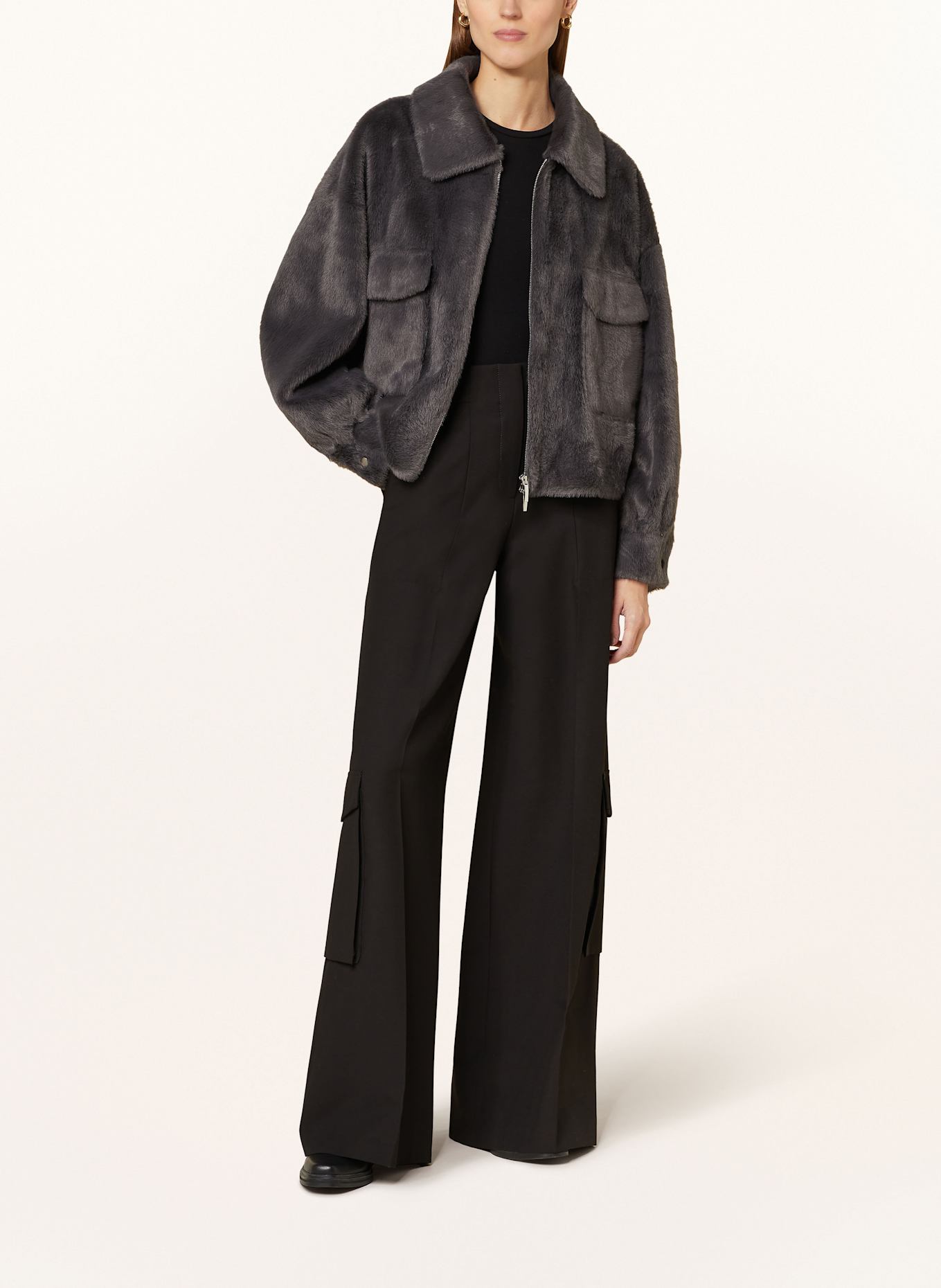 MRS & HUGS Bunda z umělé kožešiny: TMAVĚ ŠEDÁ