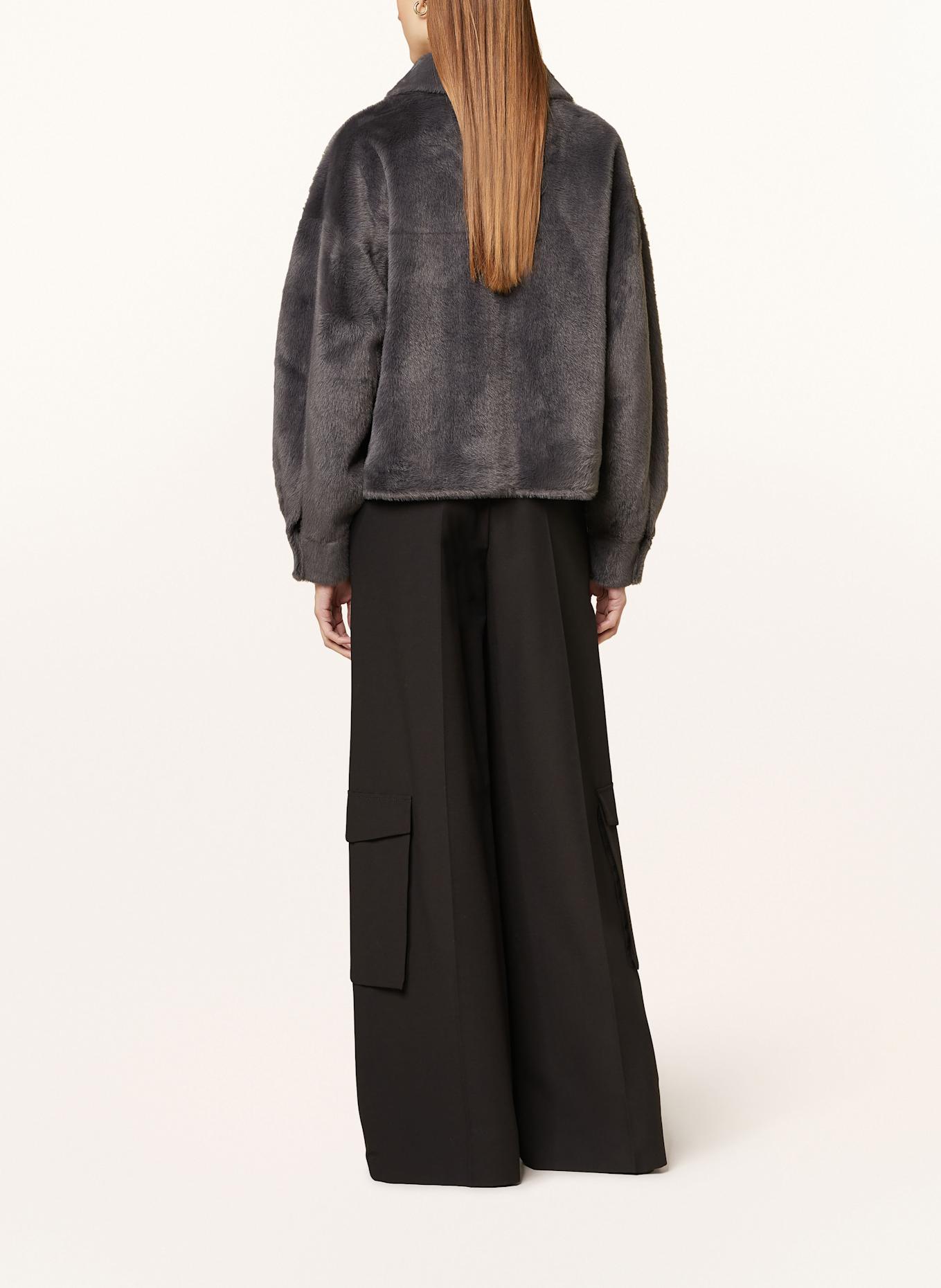 MRS & HUGS Bunda z umělé kožešiny: TMAVĚ ŠEDÁ