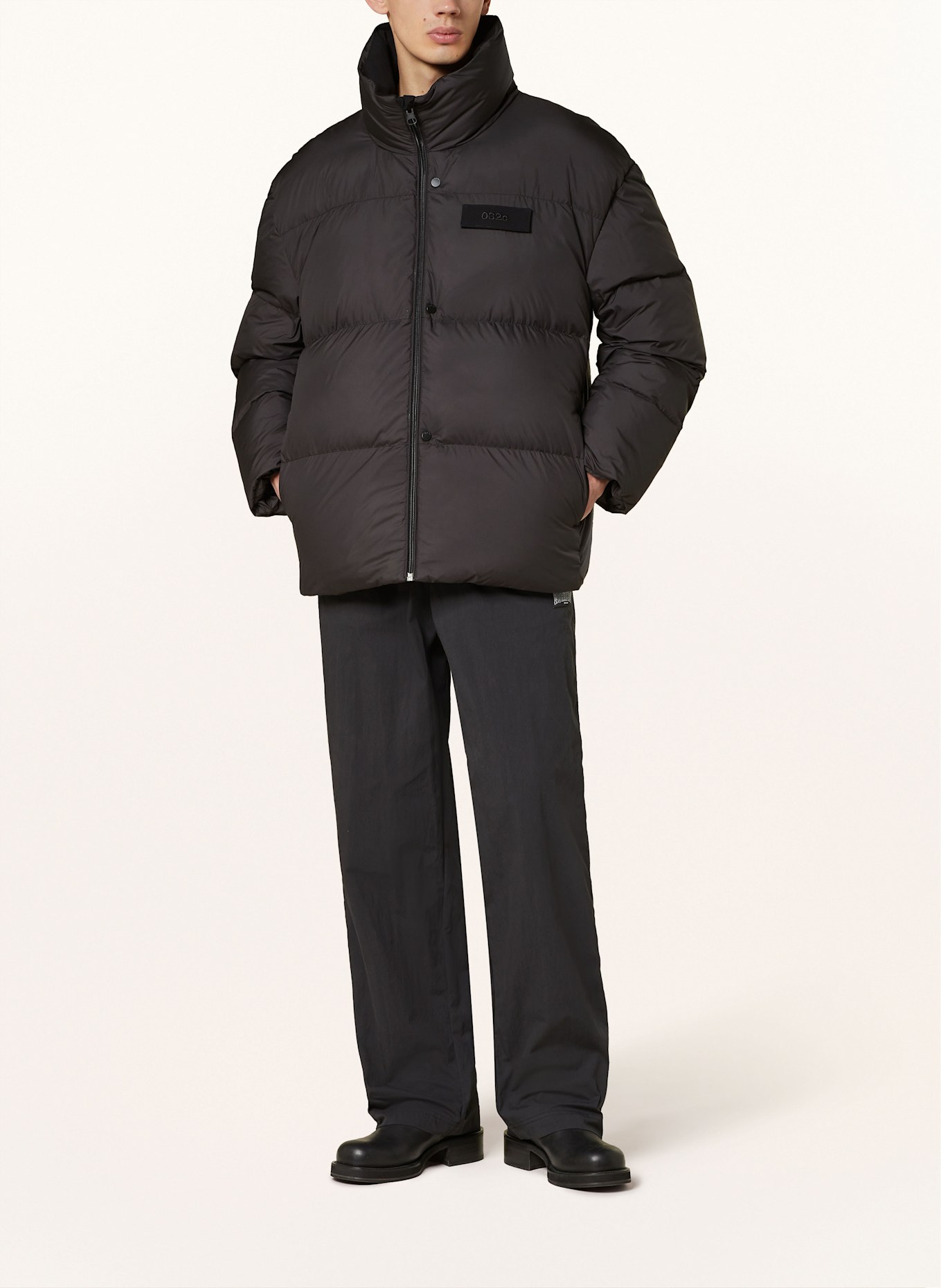 032c Daunenjacke CONCEALED: SCHWARZ