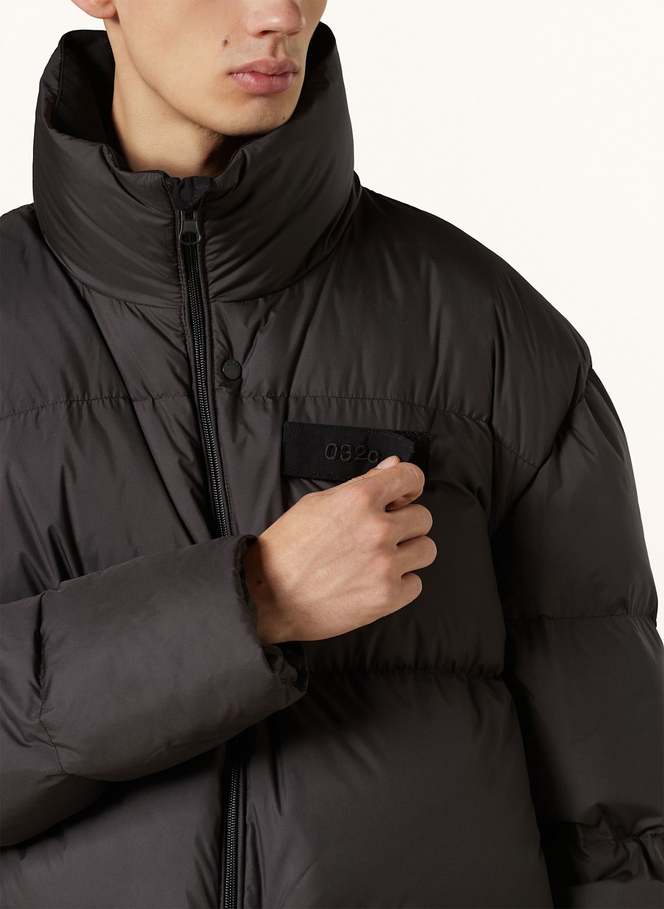 032c Daunenjacke CONCEALED: SCHWARZ